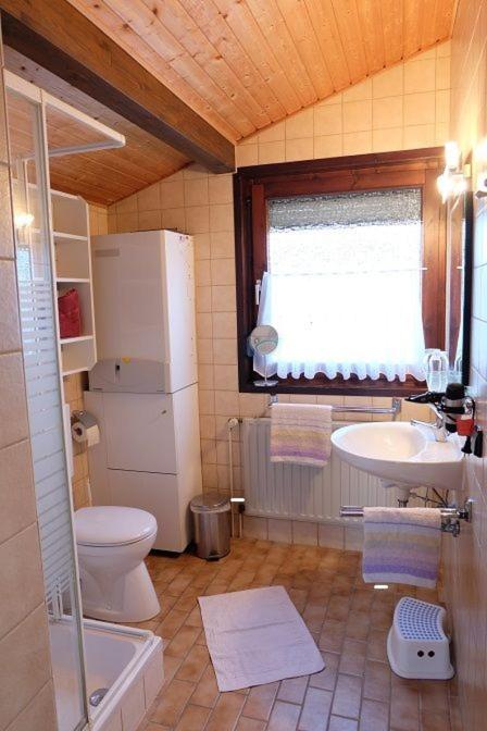 Two-Bedroom House 1 photo 2