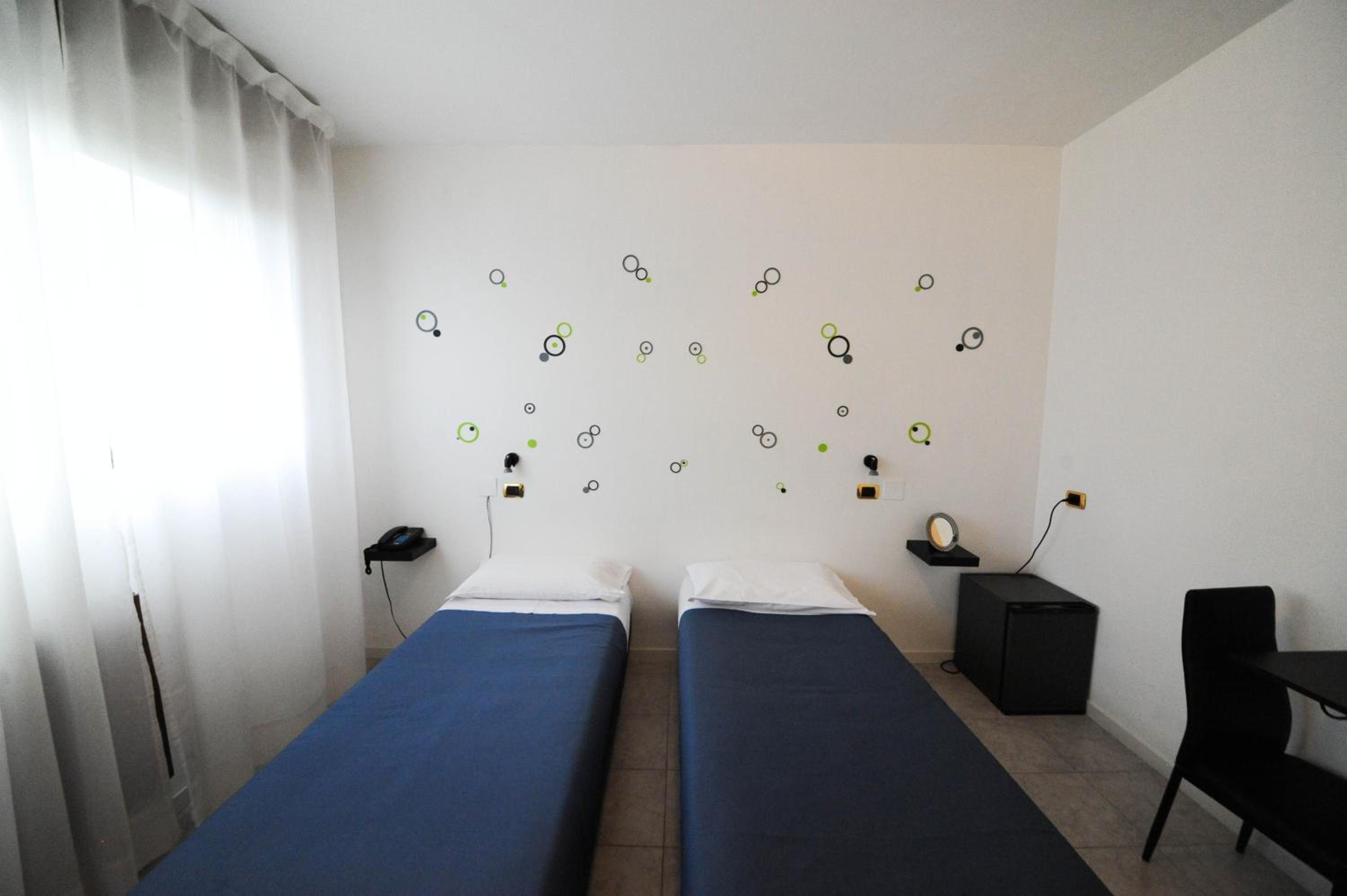Economy Double Room - Photo 6