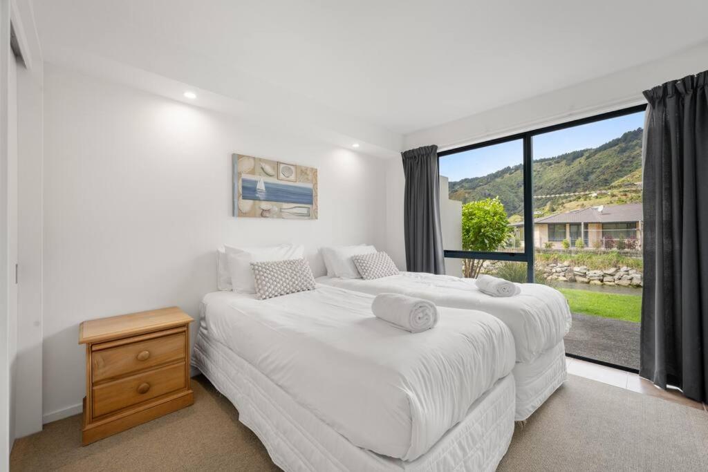 Three-Bedroom Apartment with Sea View photo 1