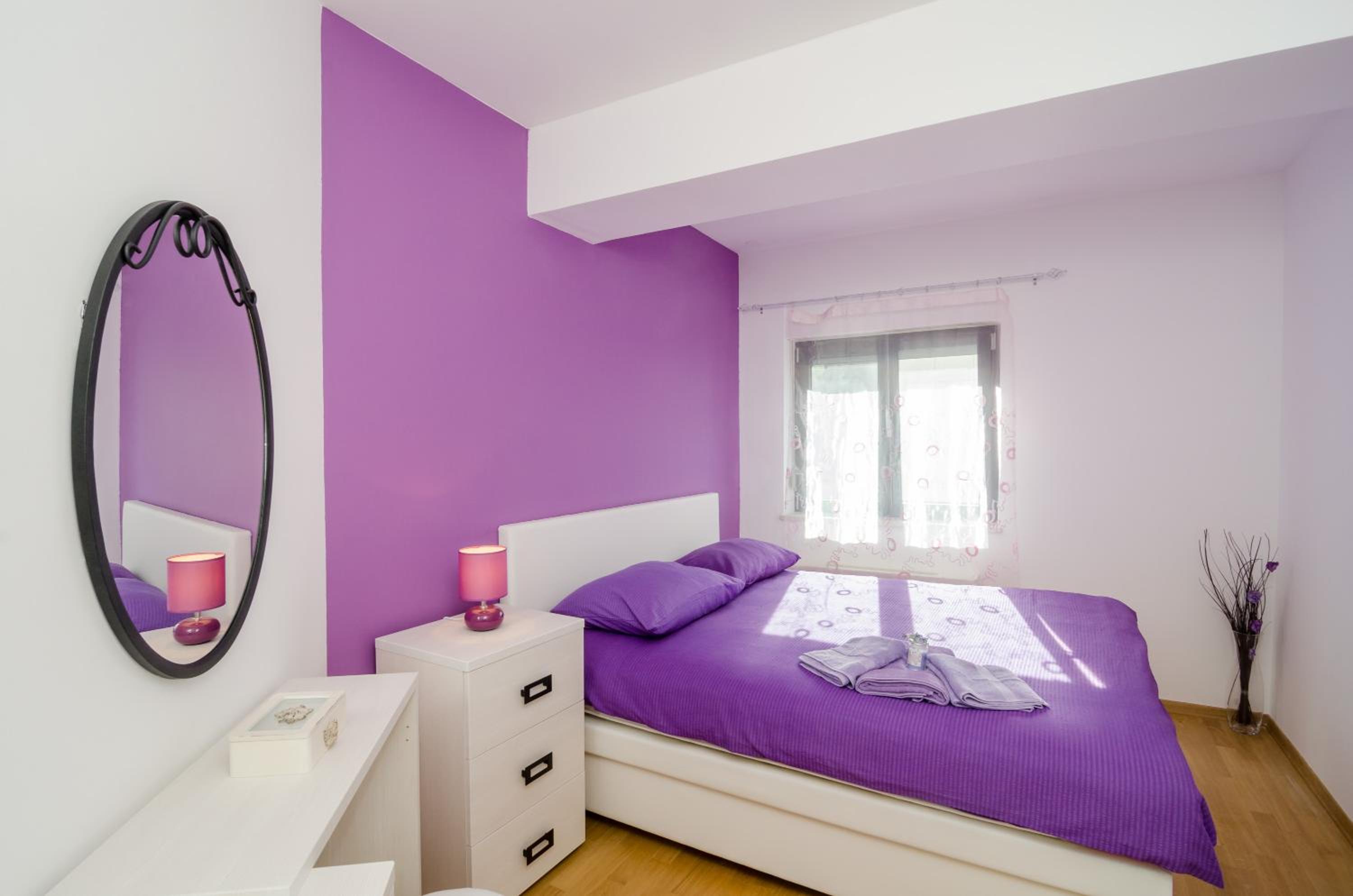 One Bedroom Apartment With Balcony