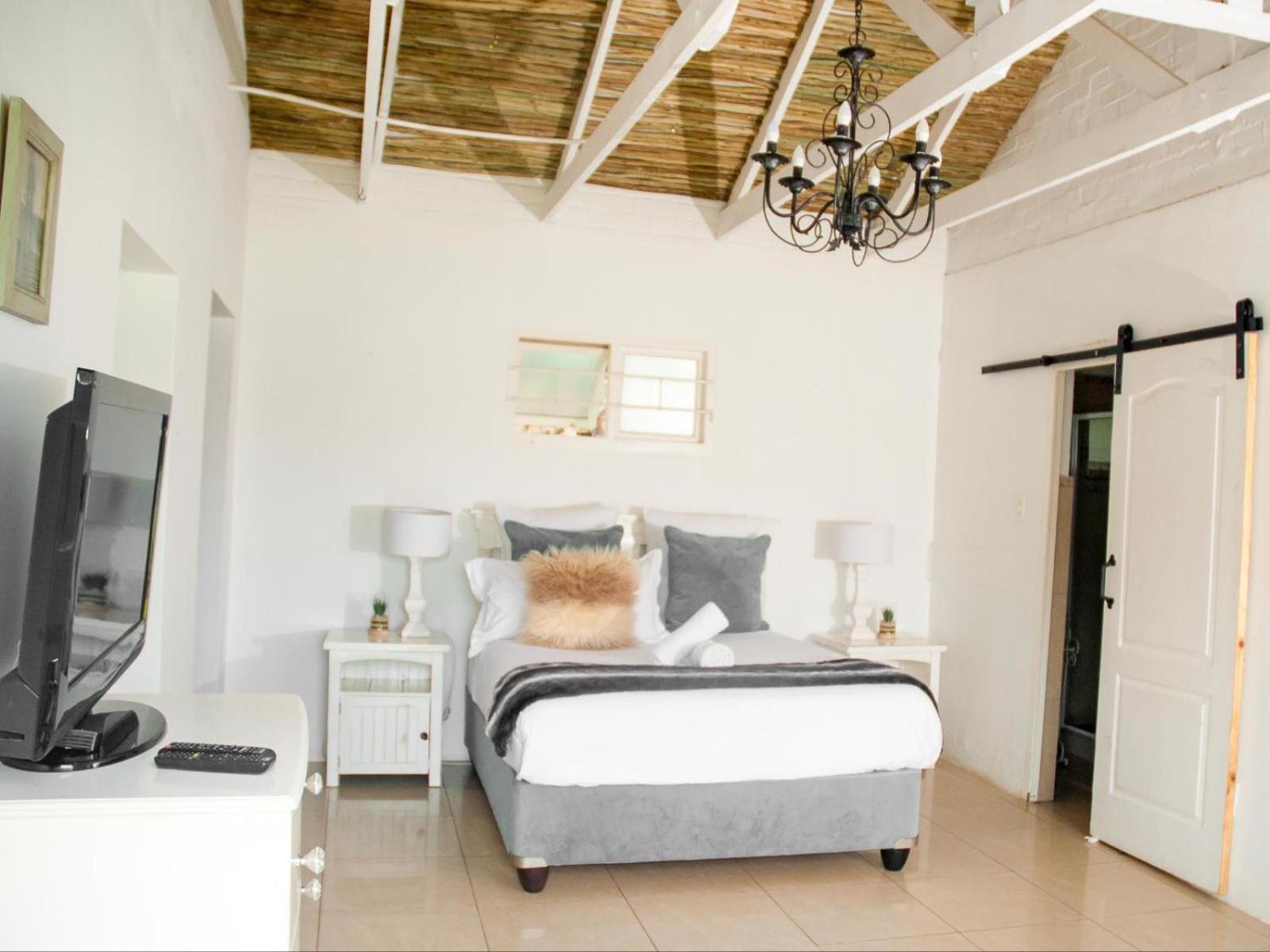 Deluxe Double Room (2 Adults + 1 Child) - Photo 1