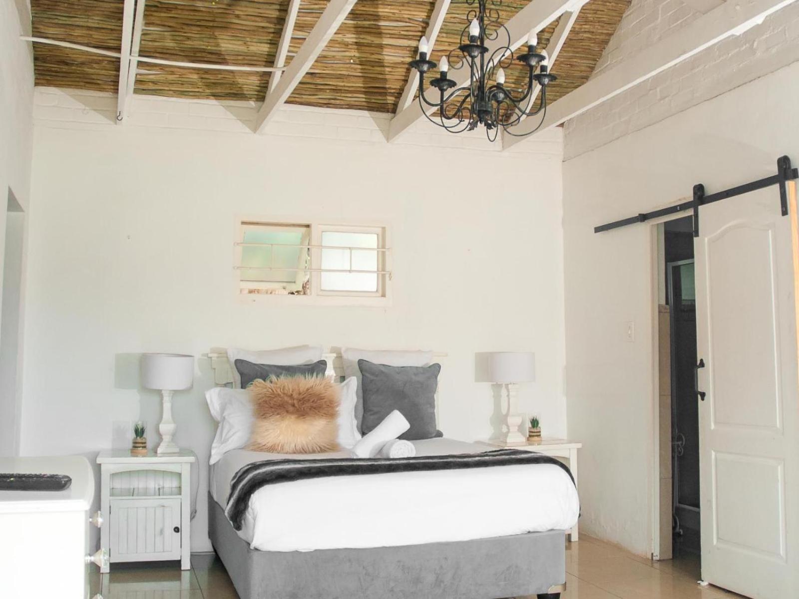 Deluxe Double Room (2 Adults + 1 Child) - Photo 17