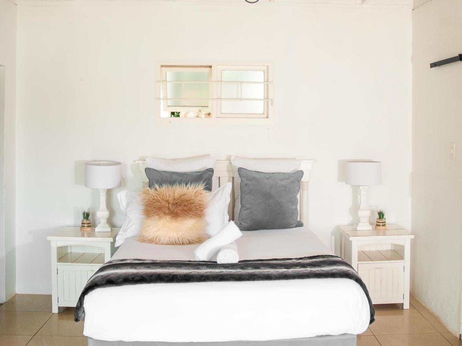 Deluxe Double Room (2 Adults + 1 Child) - Photo 16