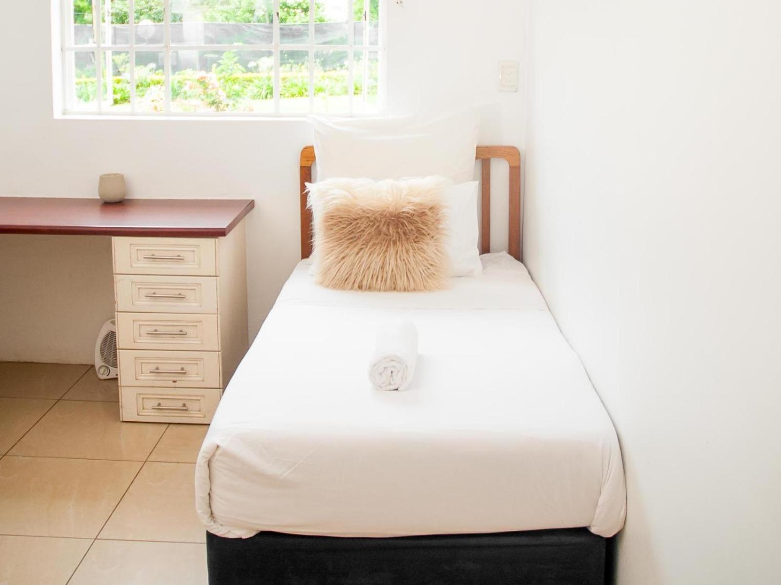 Deluxe Double Room (2 Adults + 1 Child) - Photo 15