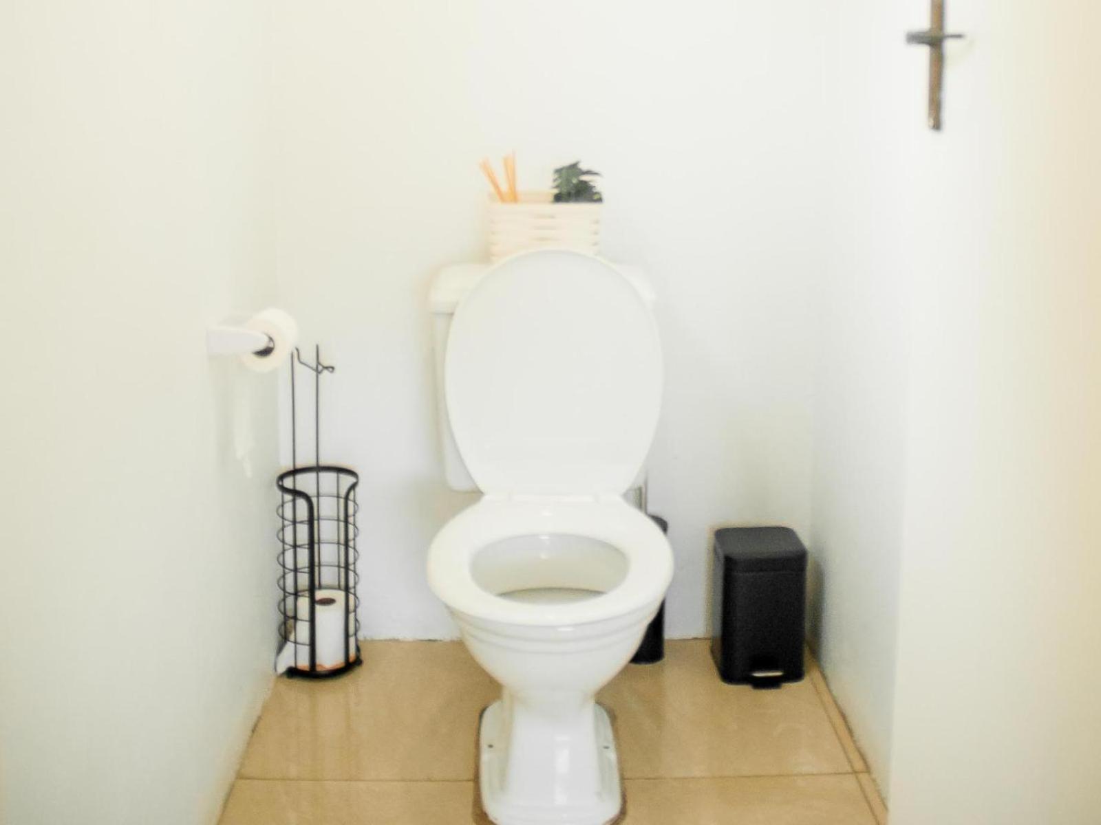 Deluxe Double Room (2 Adults + 1 Child) - Photo 12