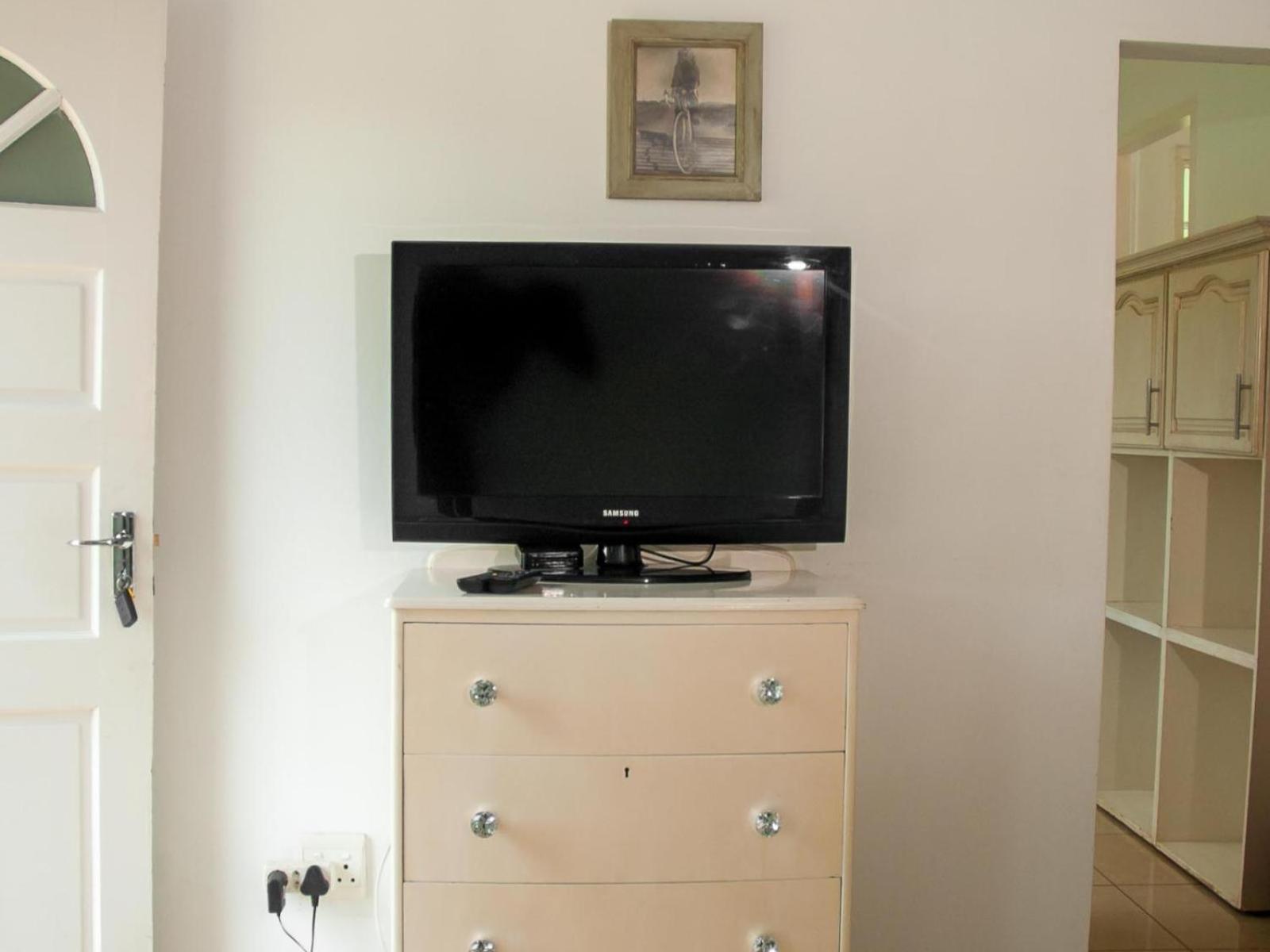 Deluxe Double Room (2 Adults + 1 Child) - Photo 5