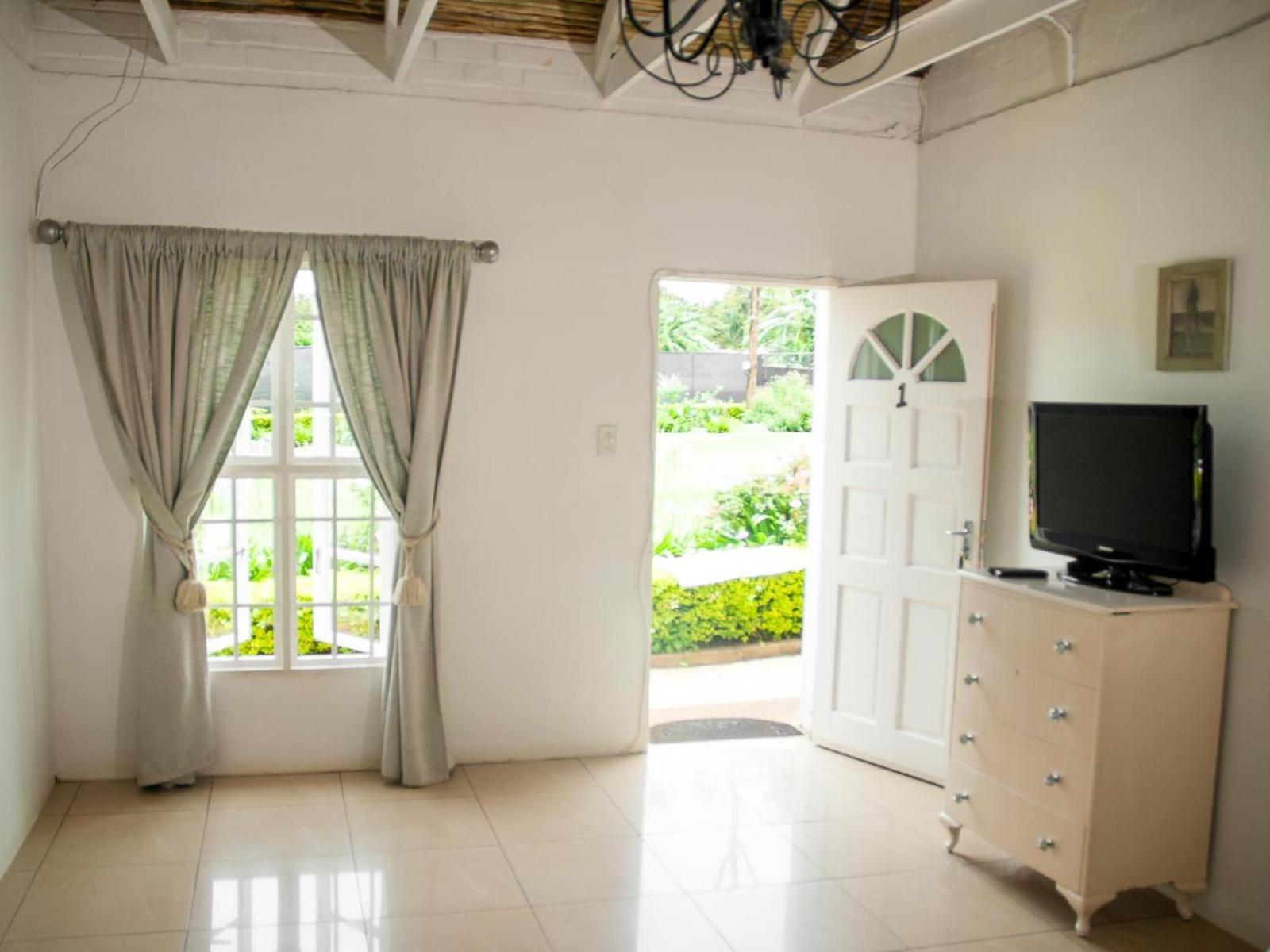 Deluxe Double Room (2 Adults + 1 Child) - Photo 3