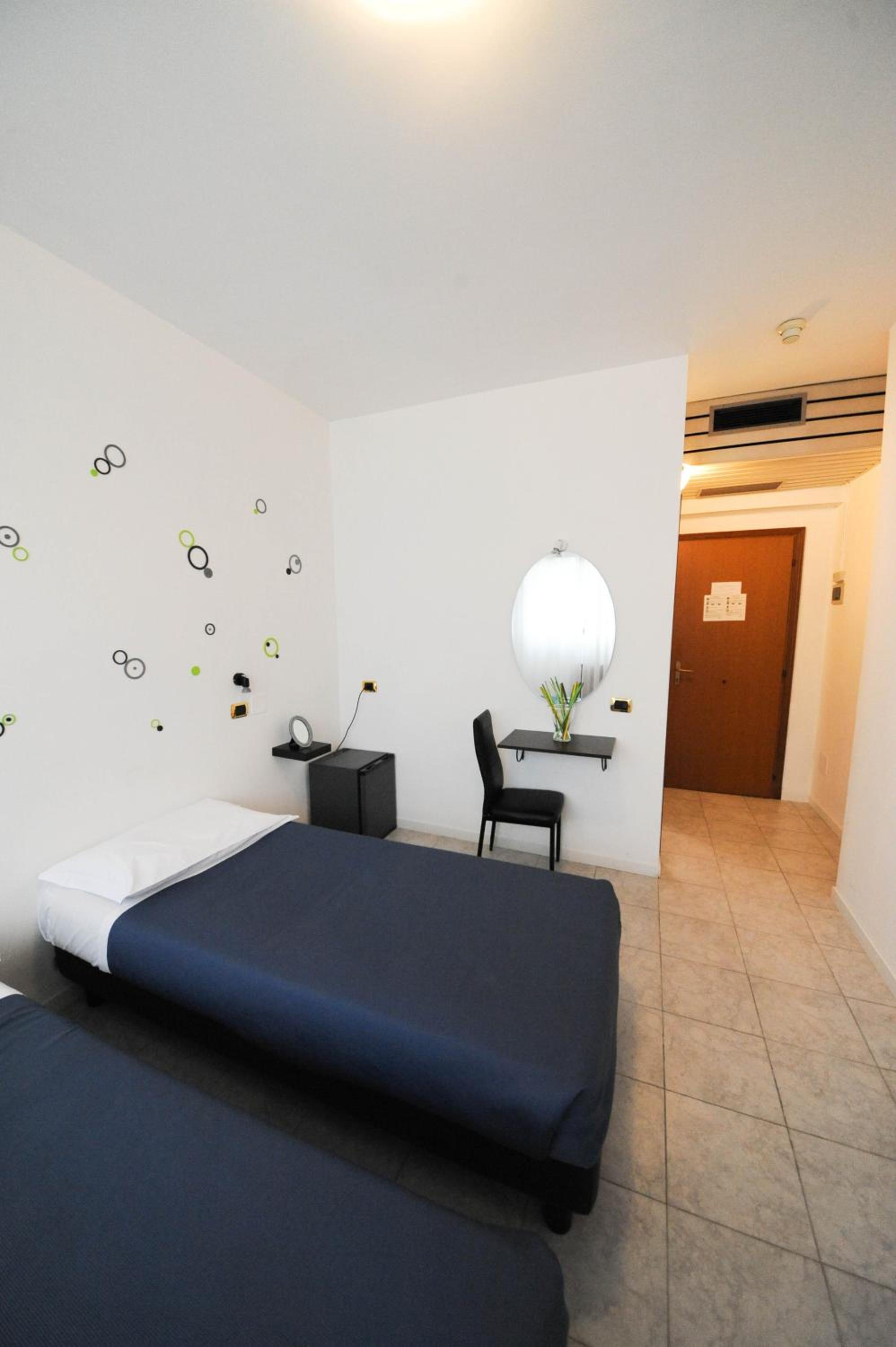 Economy Double Room - Photo 2
