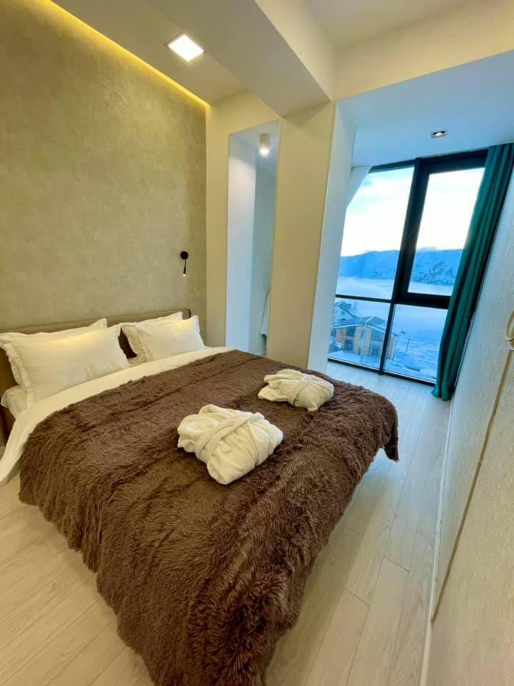 Apartment with Mountain View photo 2