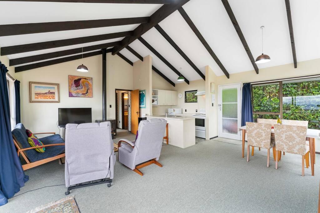Three-Bedroom House photo 2