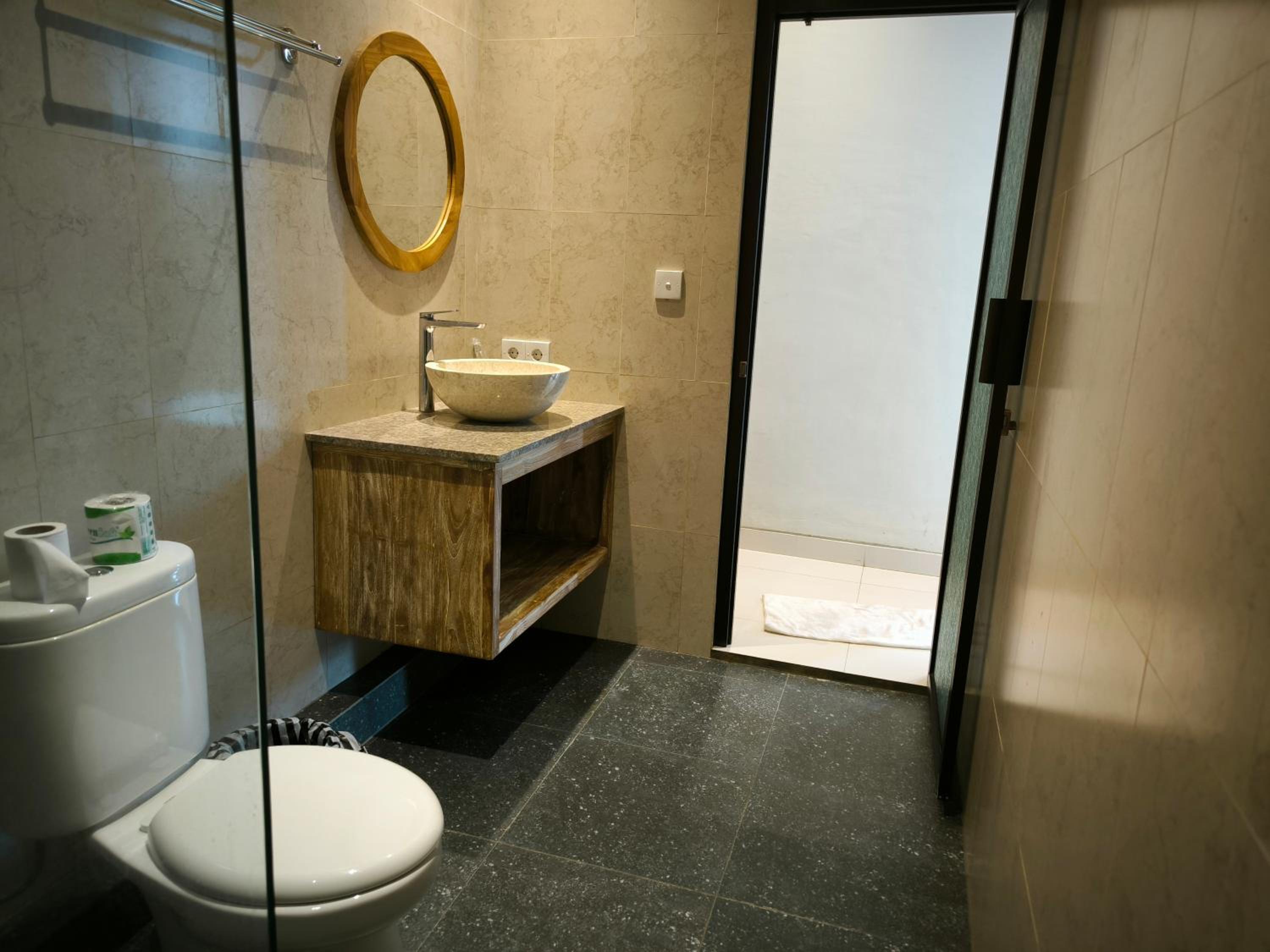 Suite with Balcony - Photo 20