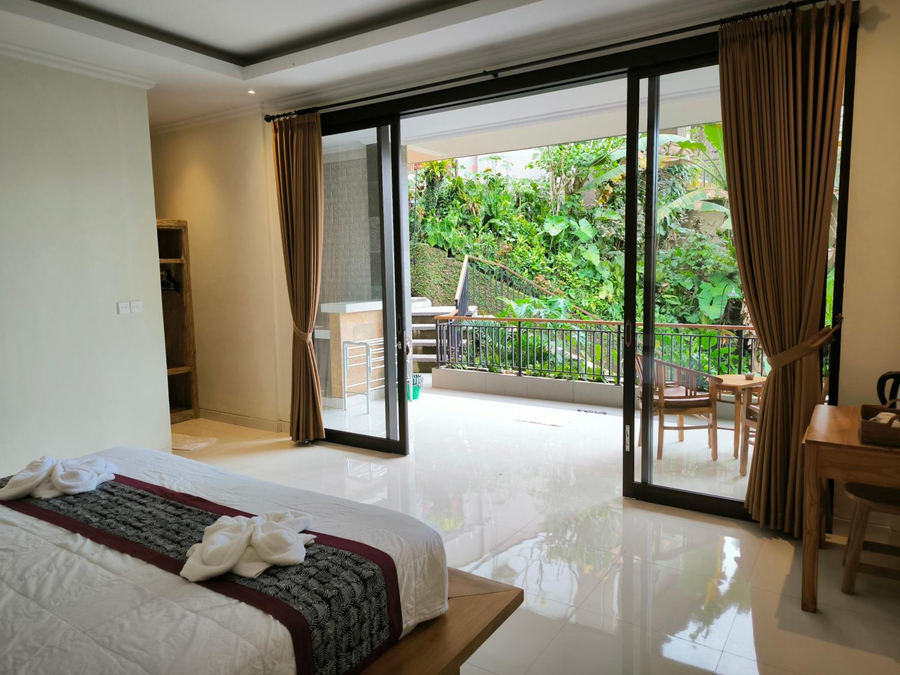 Suite with Balcony - Photo 9