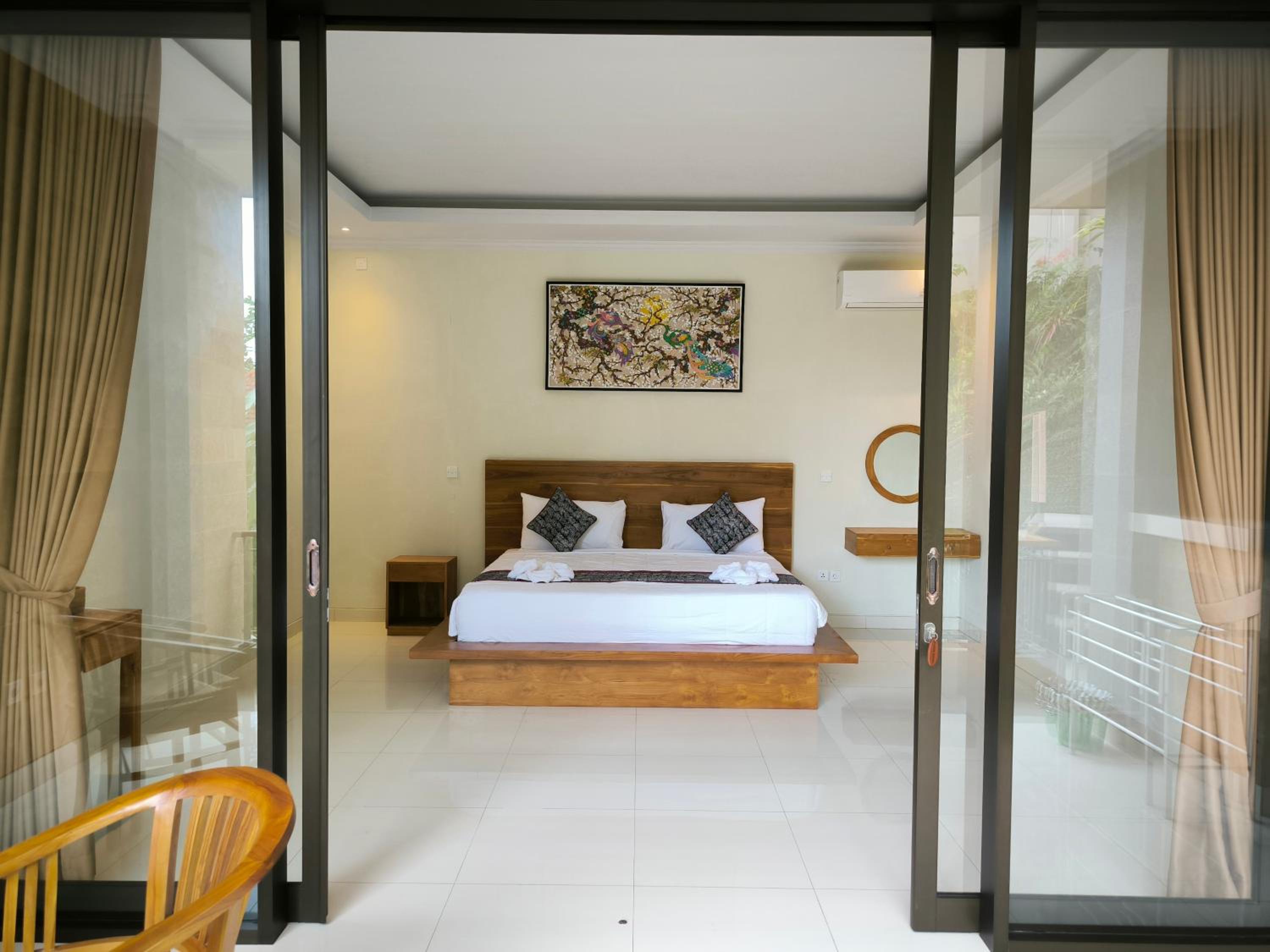 Suite with Balcony - Photo 6