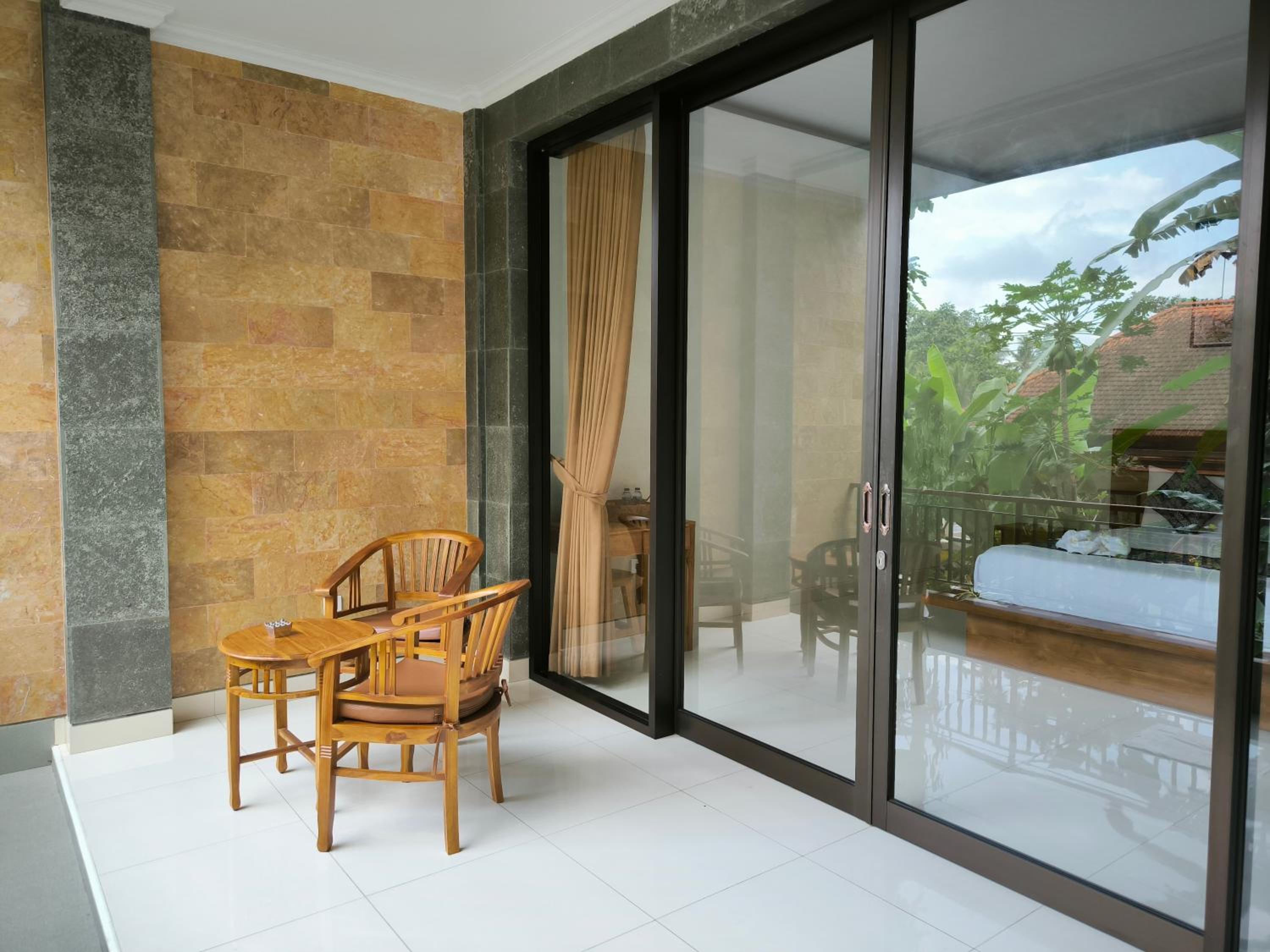 Suite with Balcony - Photo 4