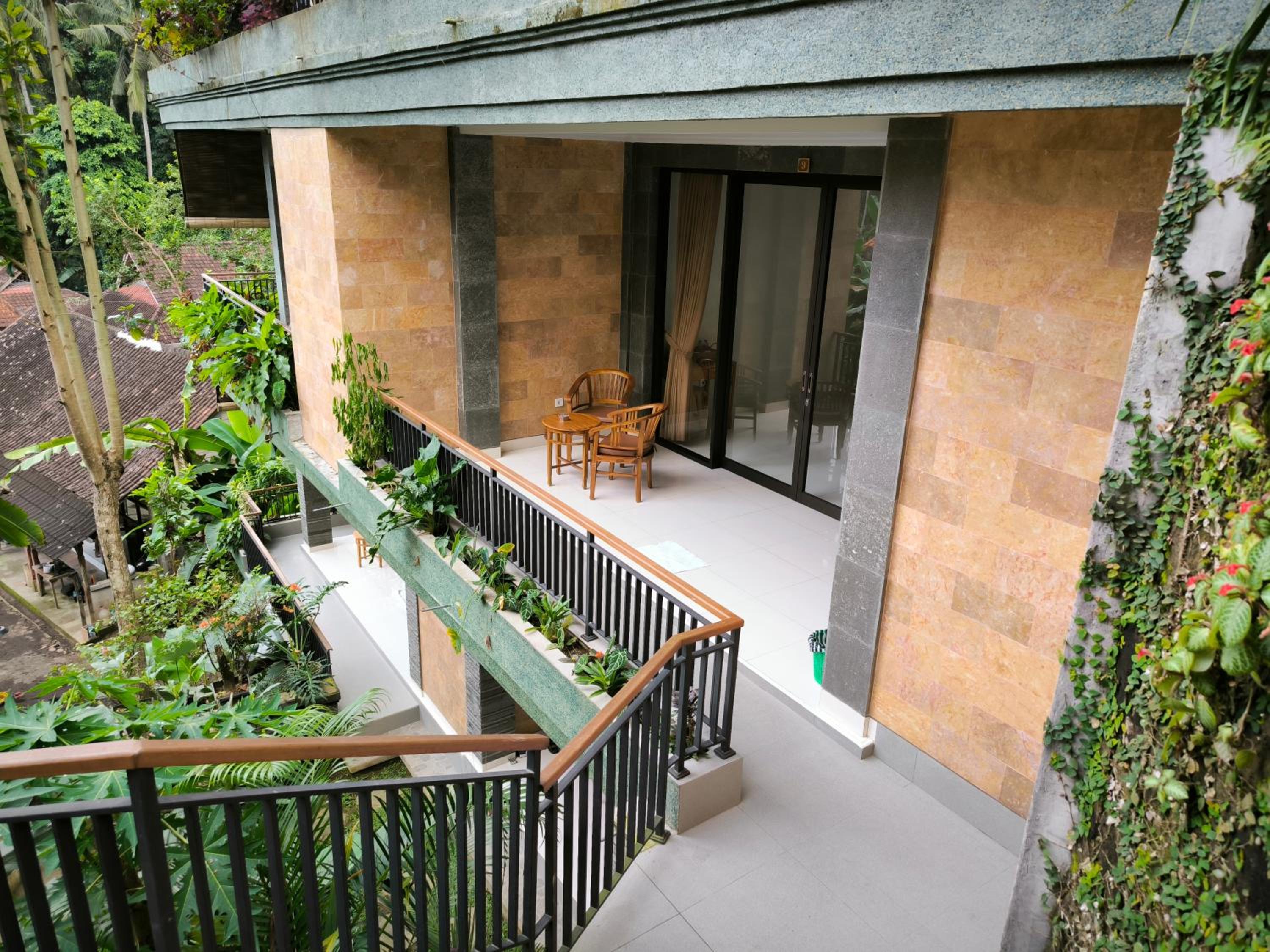 Suite with Balcony - Photo 2