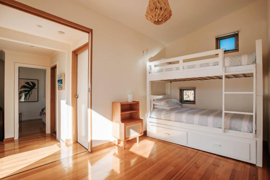 Three-Bedroom House photo 3