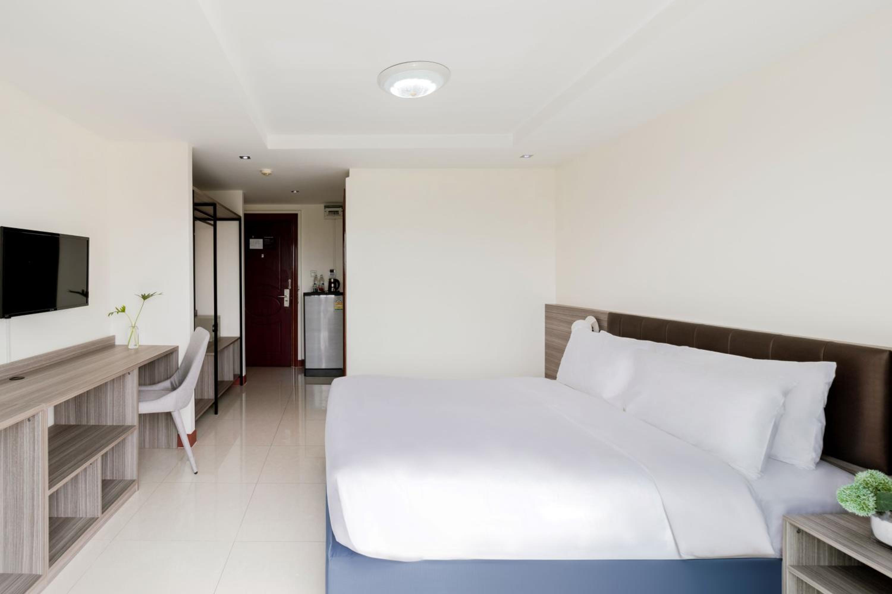 Superior Double Room - Non-Smoking - Photo 2