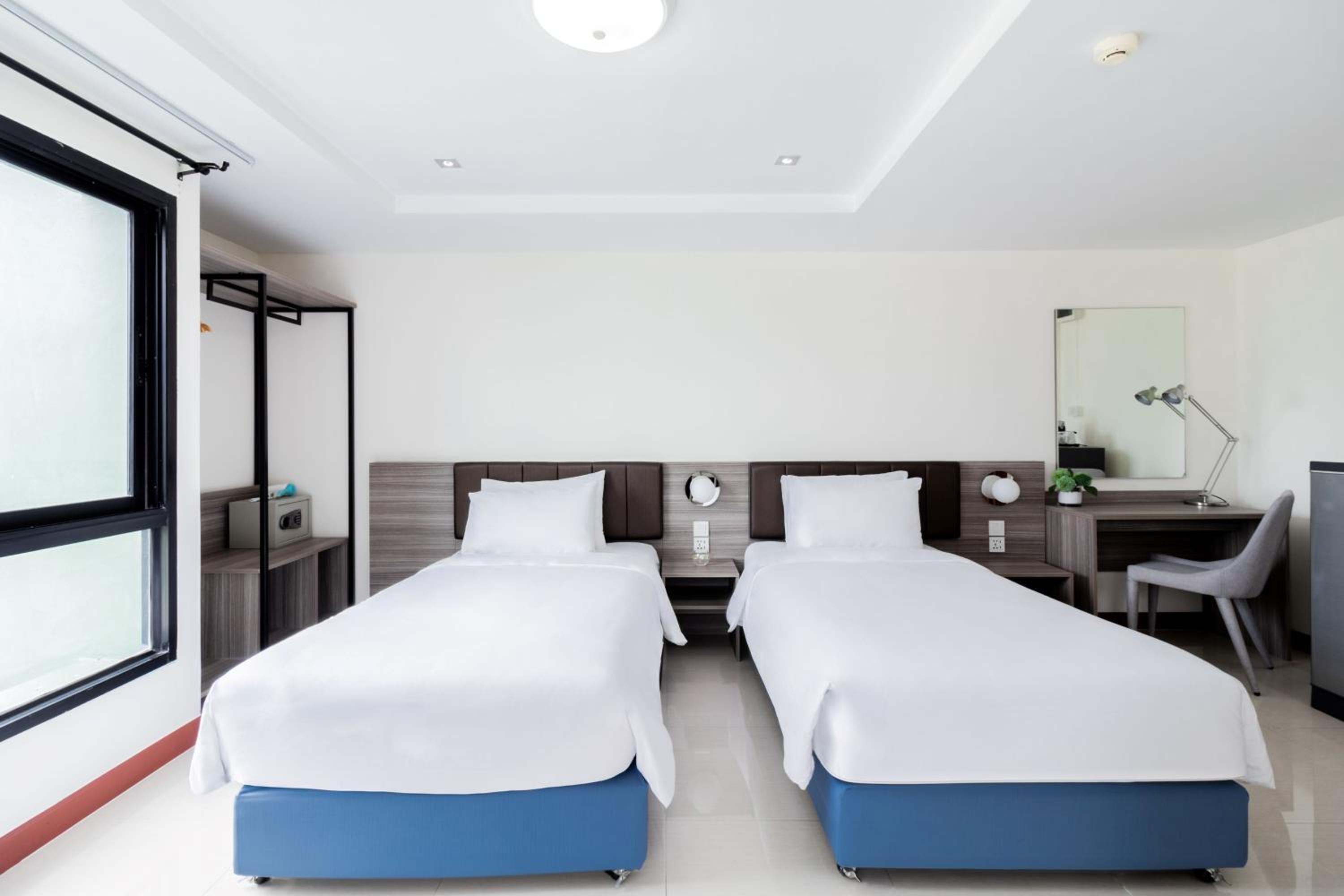 Deluxe Twin Room - Non-Smoking - Photo 5