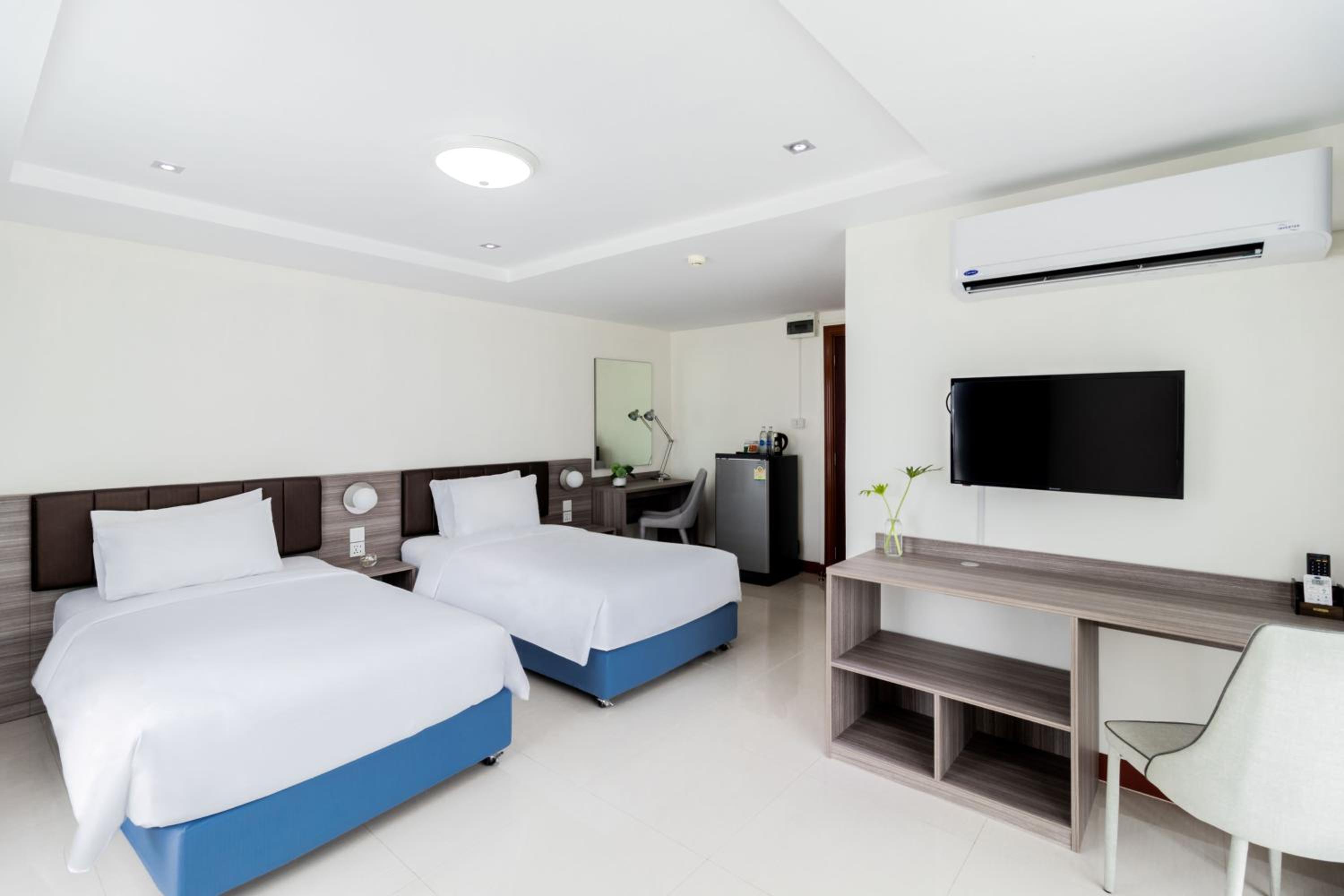 Deluxe Twin Room - Non-Smoking - Photo 3