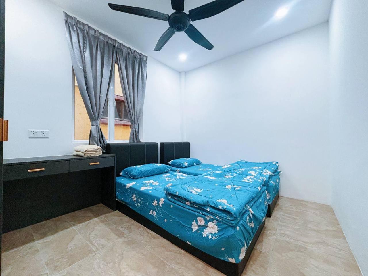 Twin Room with Private Bathroom - Photo 5