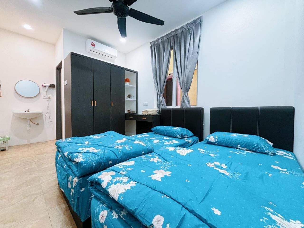 Twin Room with Private Bathroom - Photo 3