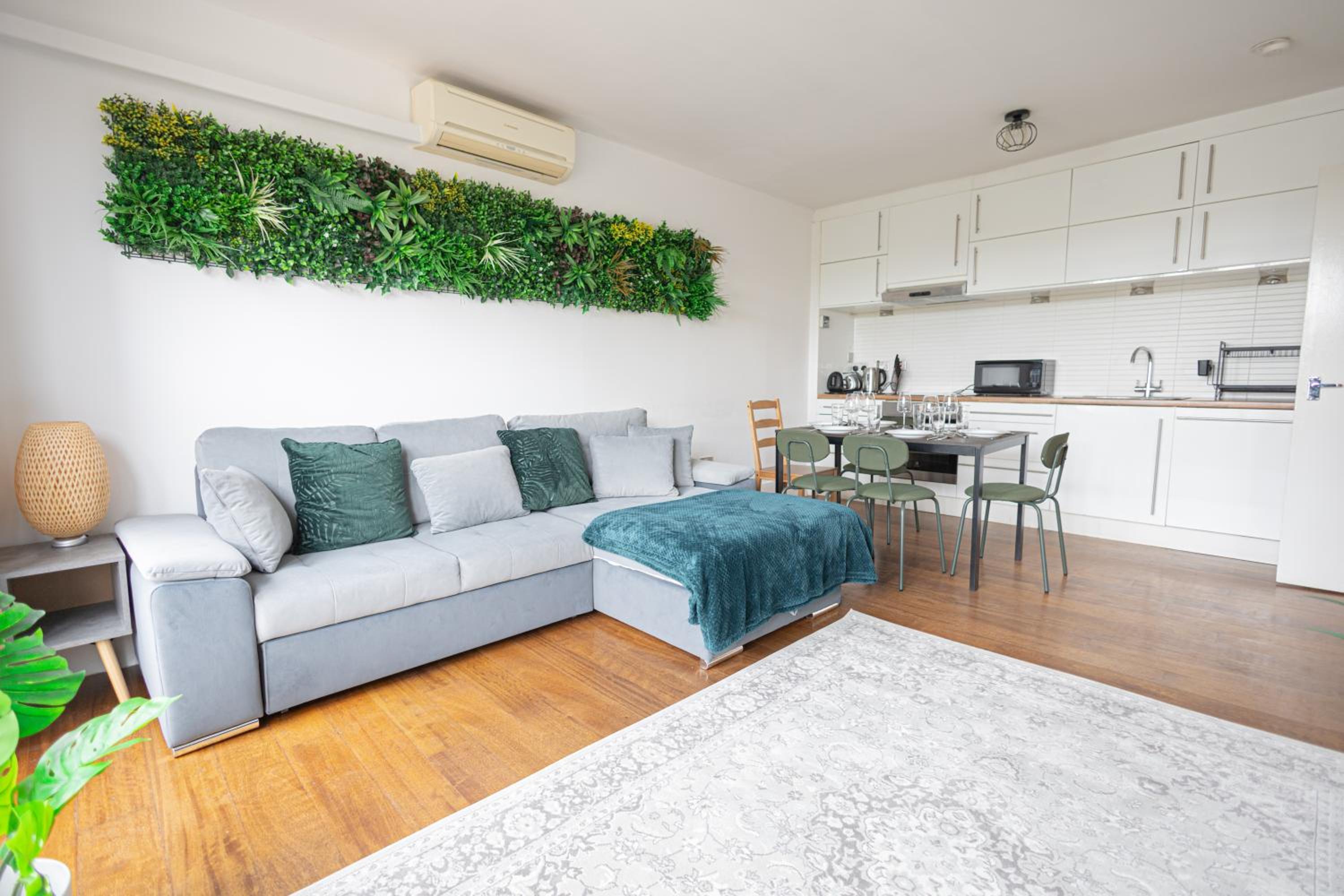 Three-Bedroom Deluxe Apartment photo 1