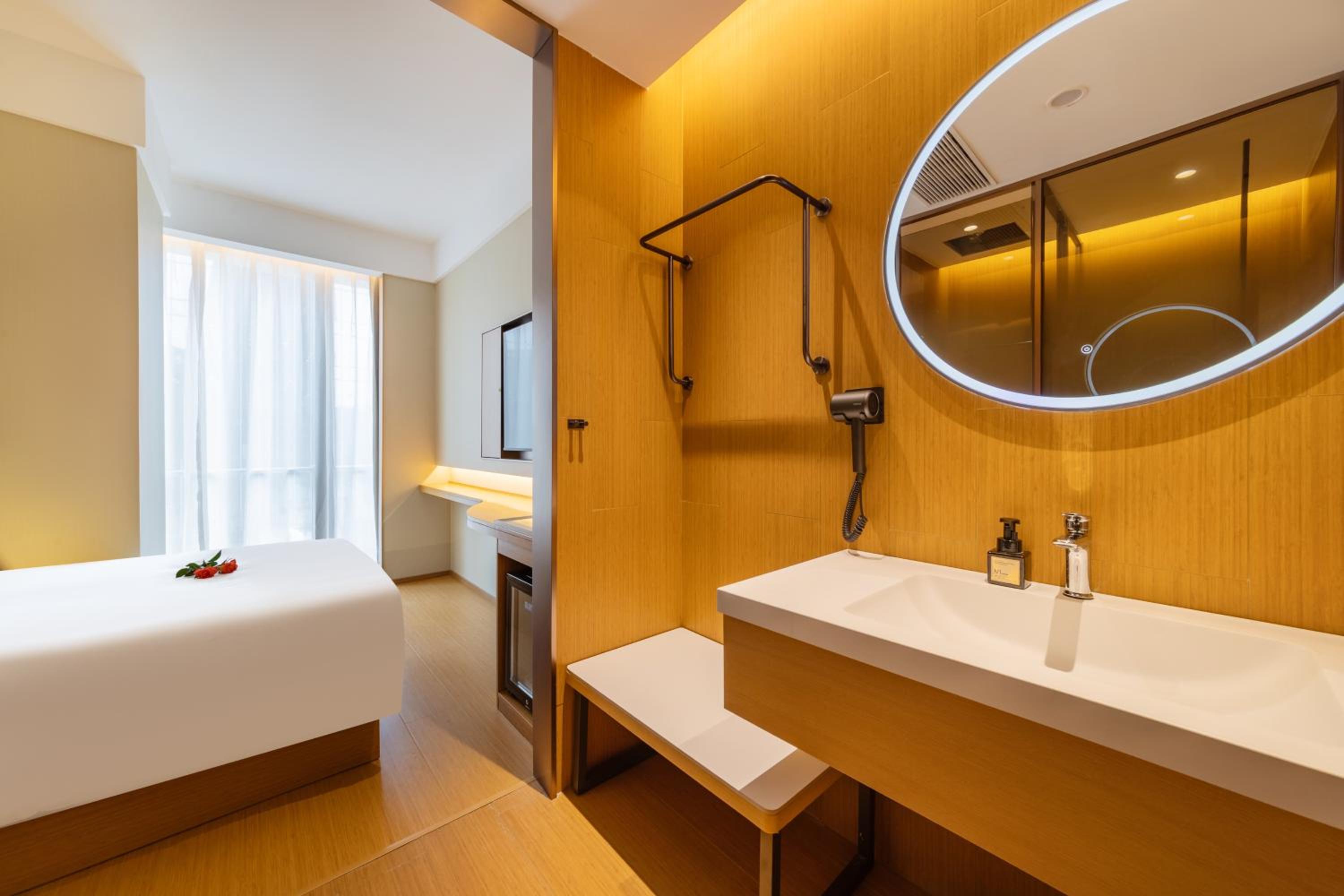 Premium King Room  photo 3
