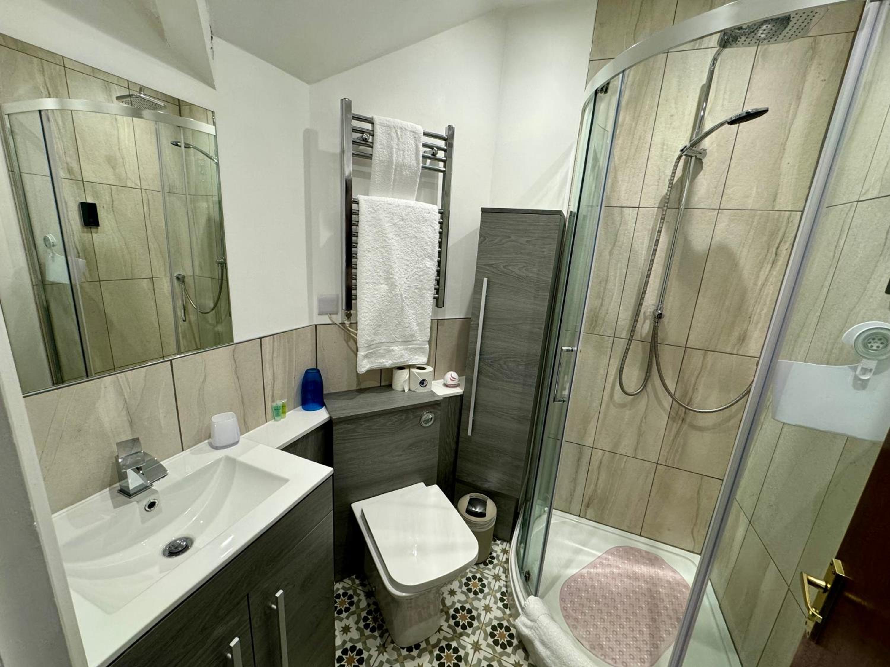 Double Room - Photo 5