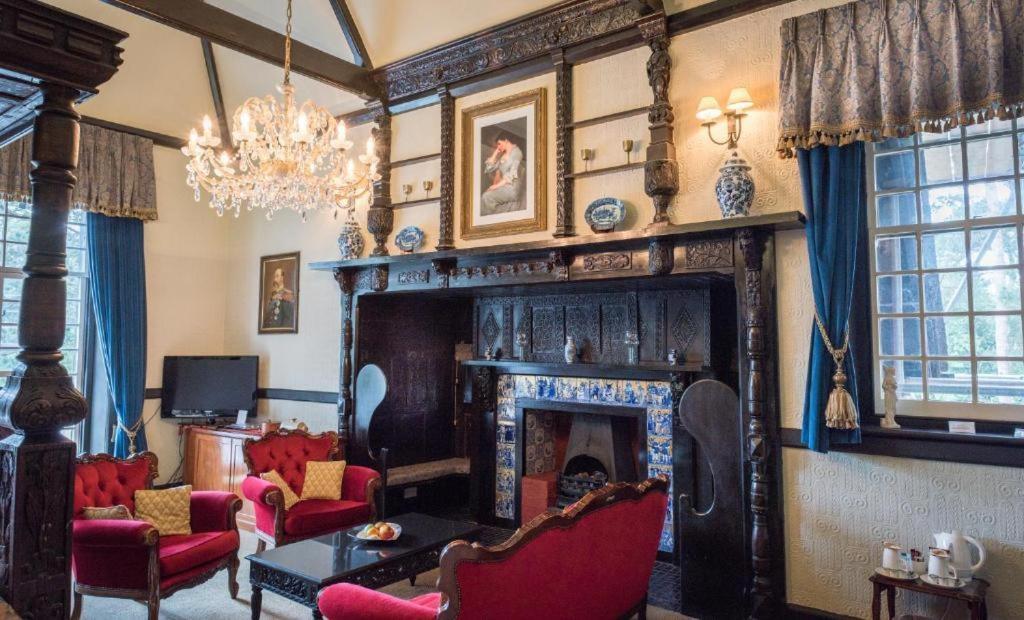 King Suite with Balcony - Photo 2