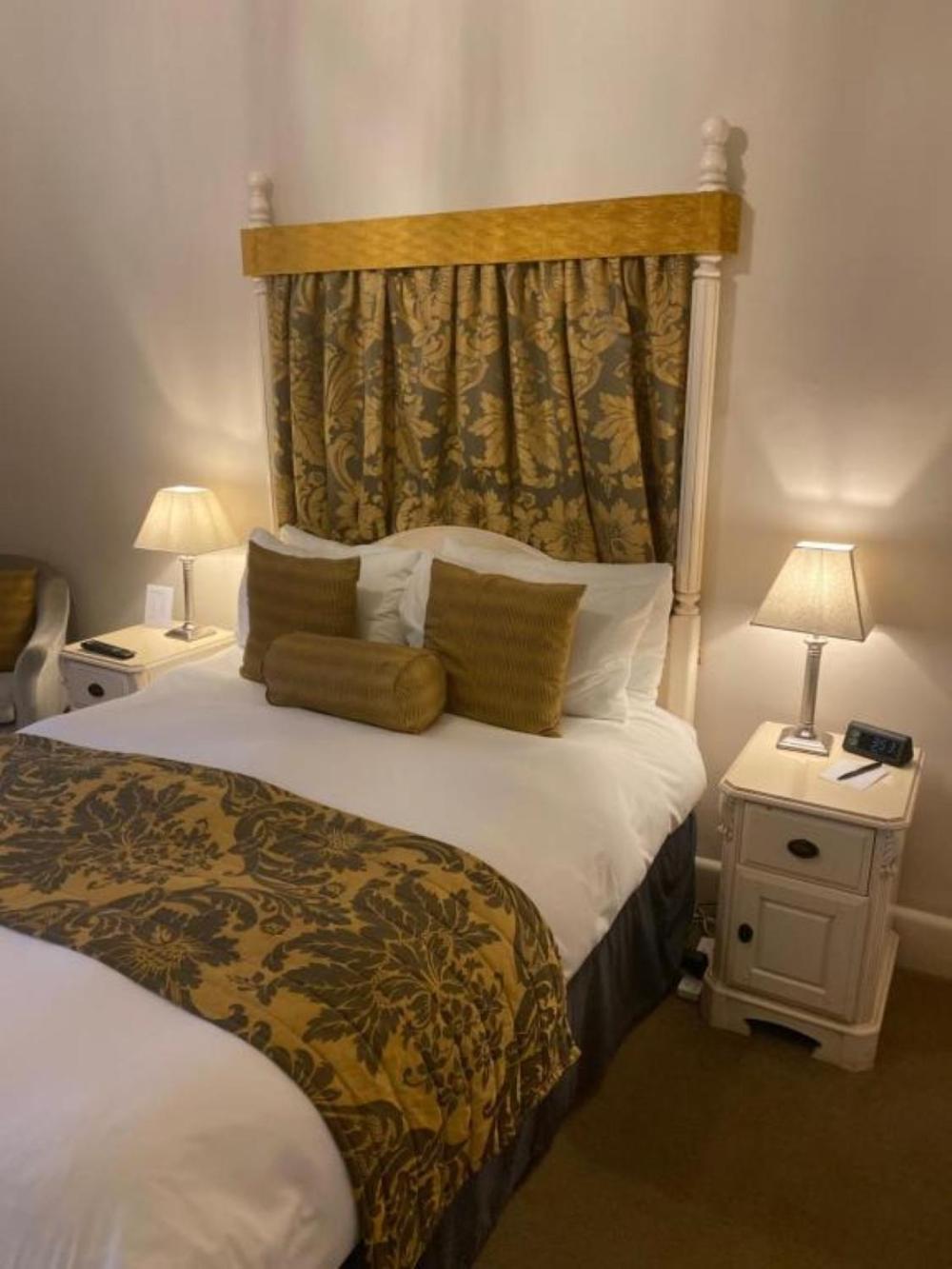 Standard Double Room - Photo 17