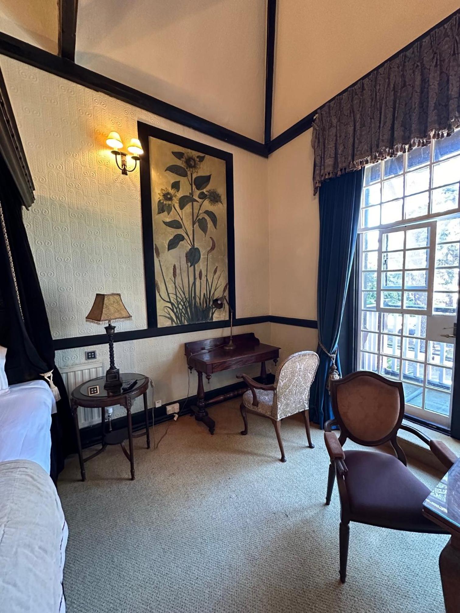 King Suite with Balcony - Photo 6