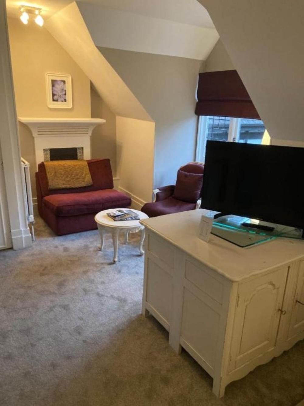Luxury Suite - Photo 6