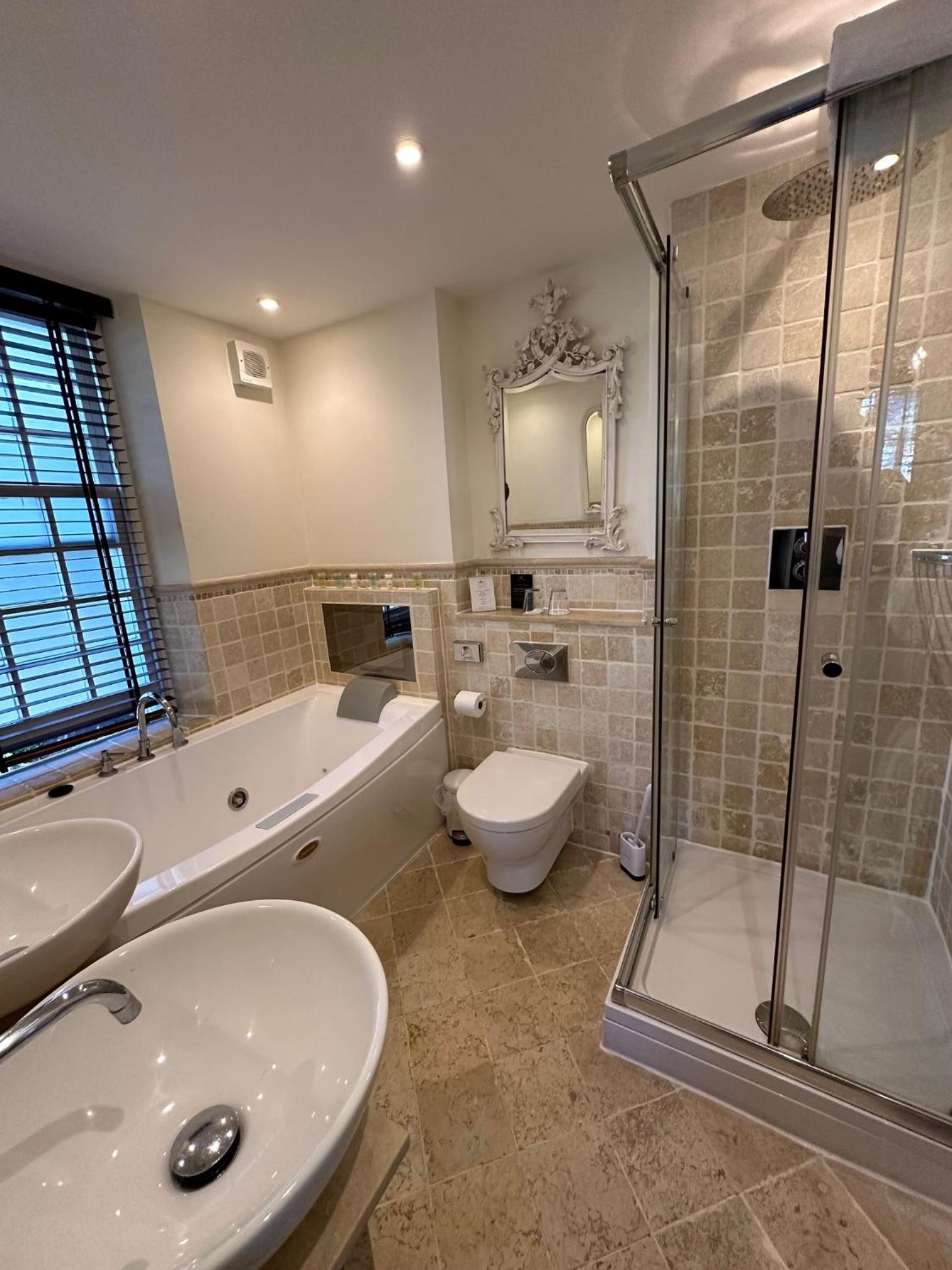 King Suite with Balcony - Photo 9