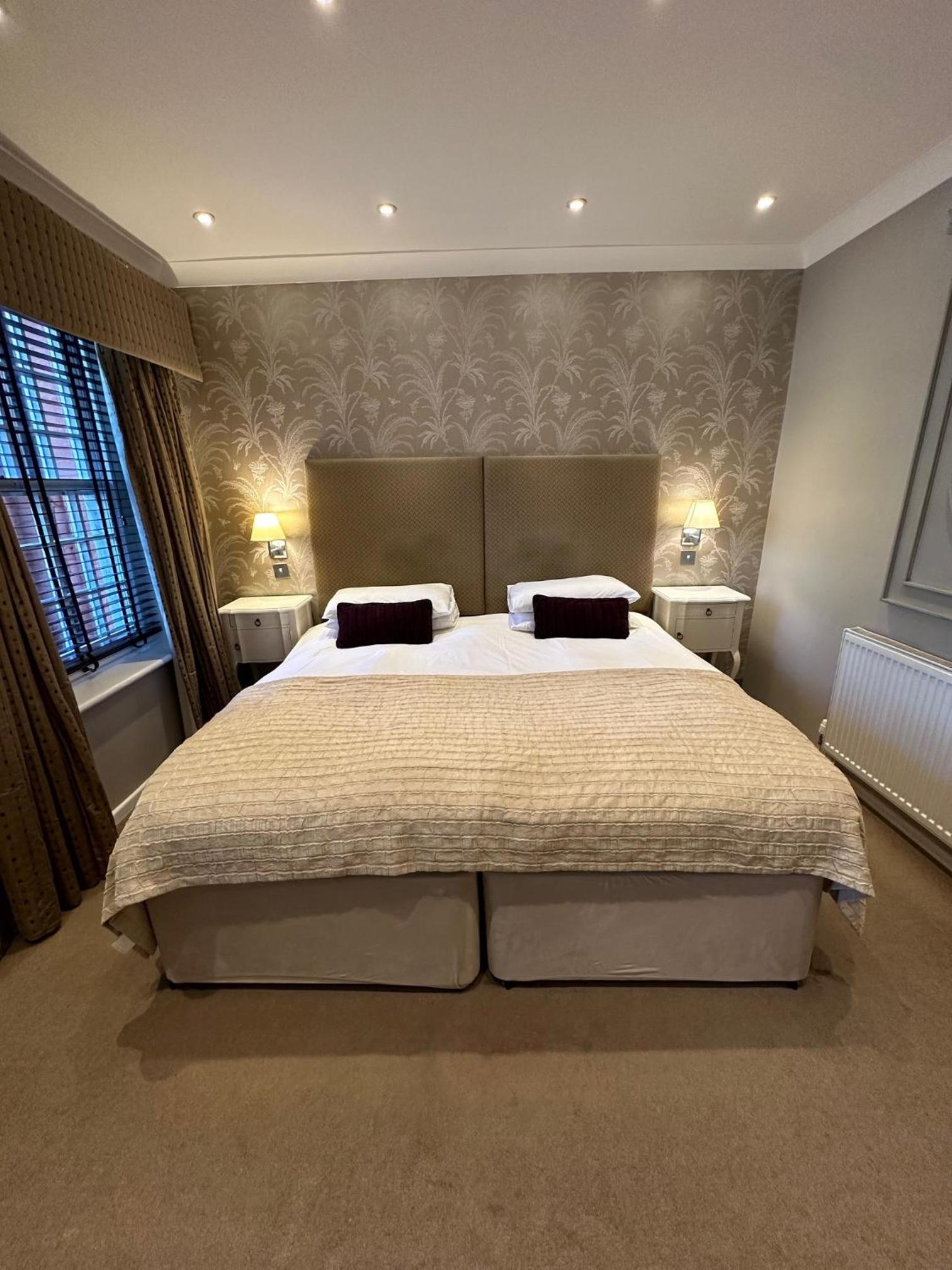 Luxury Suite - Photo 8