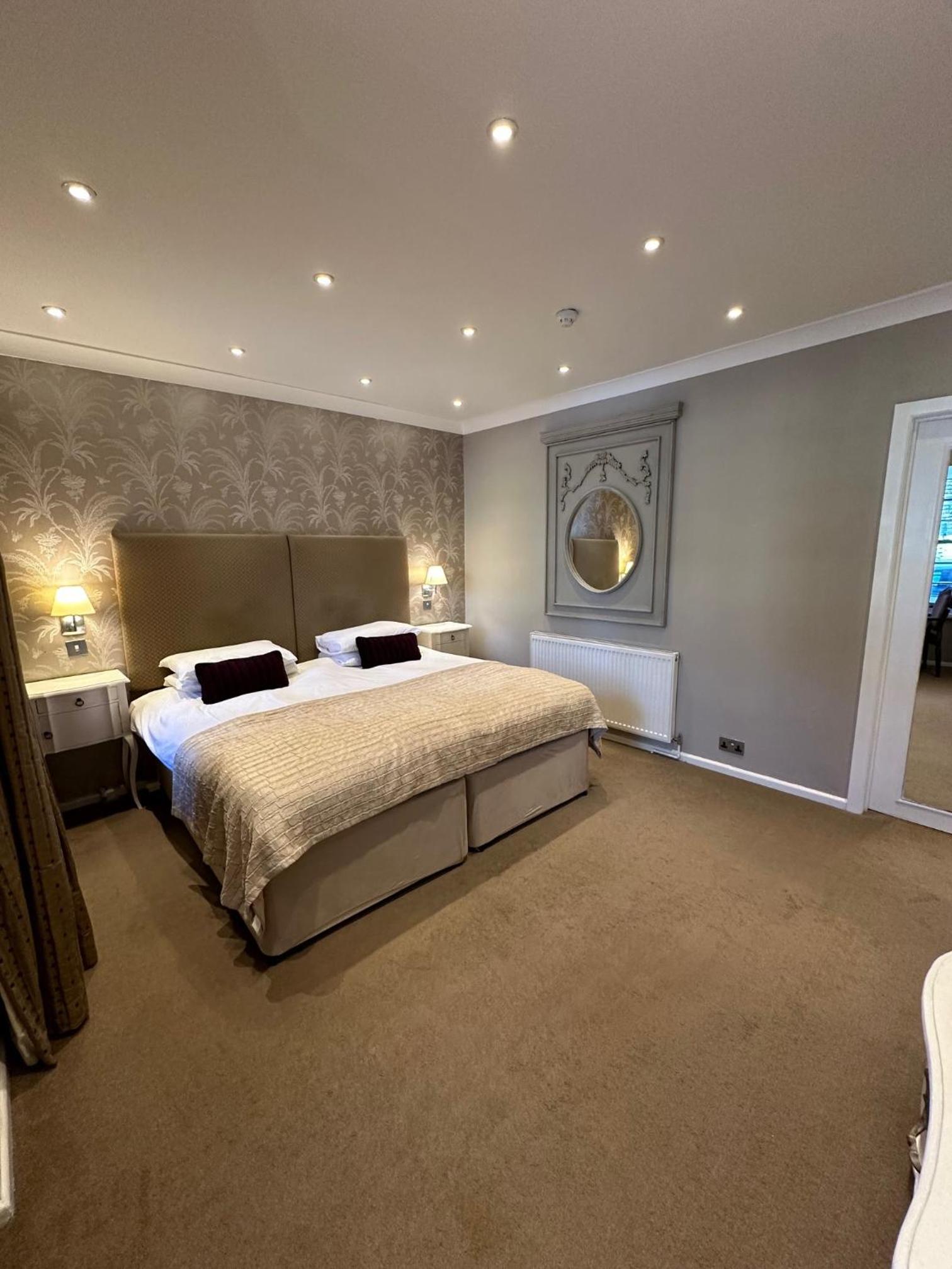 Luxury Suite - Photo 10