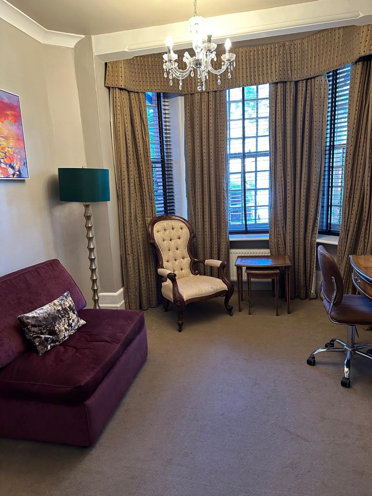 Luxury Suite - Photo 11