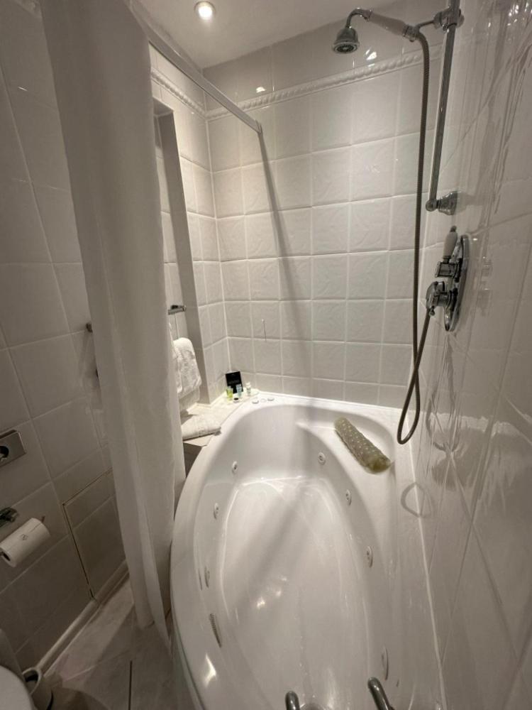 Standard Double Room - Photo 14