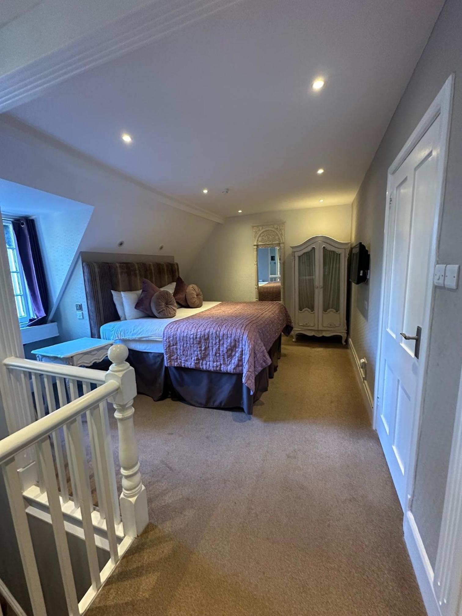 Luxury Suite - Photo 14