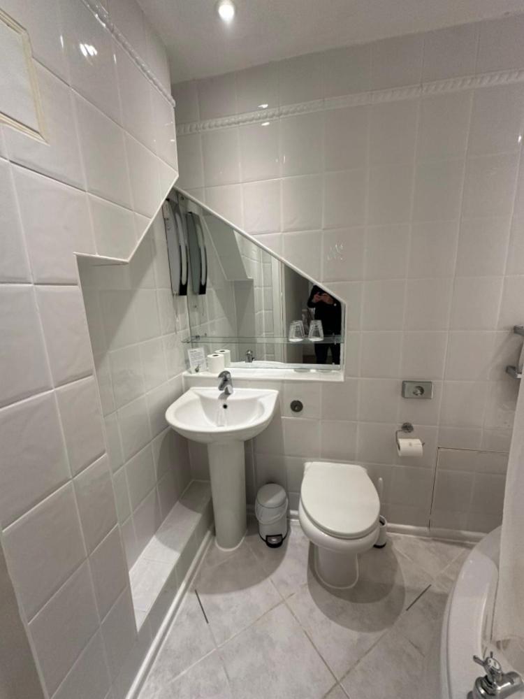 Standard Double Room - Photo 13