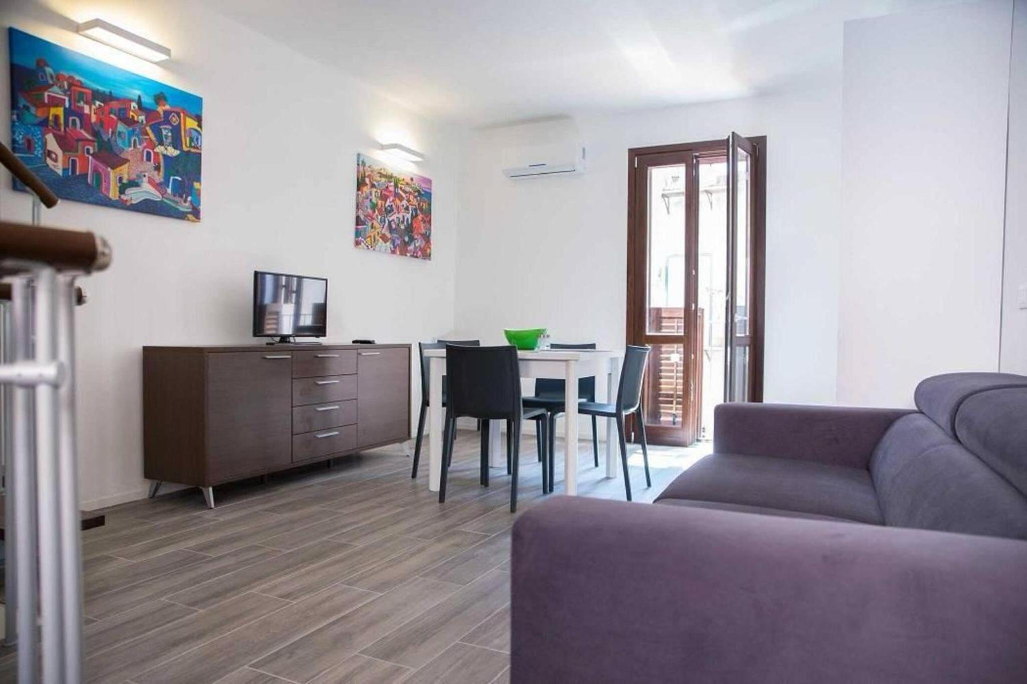 Two-Bedroom Deluxe Apartment with Balcony