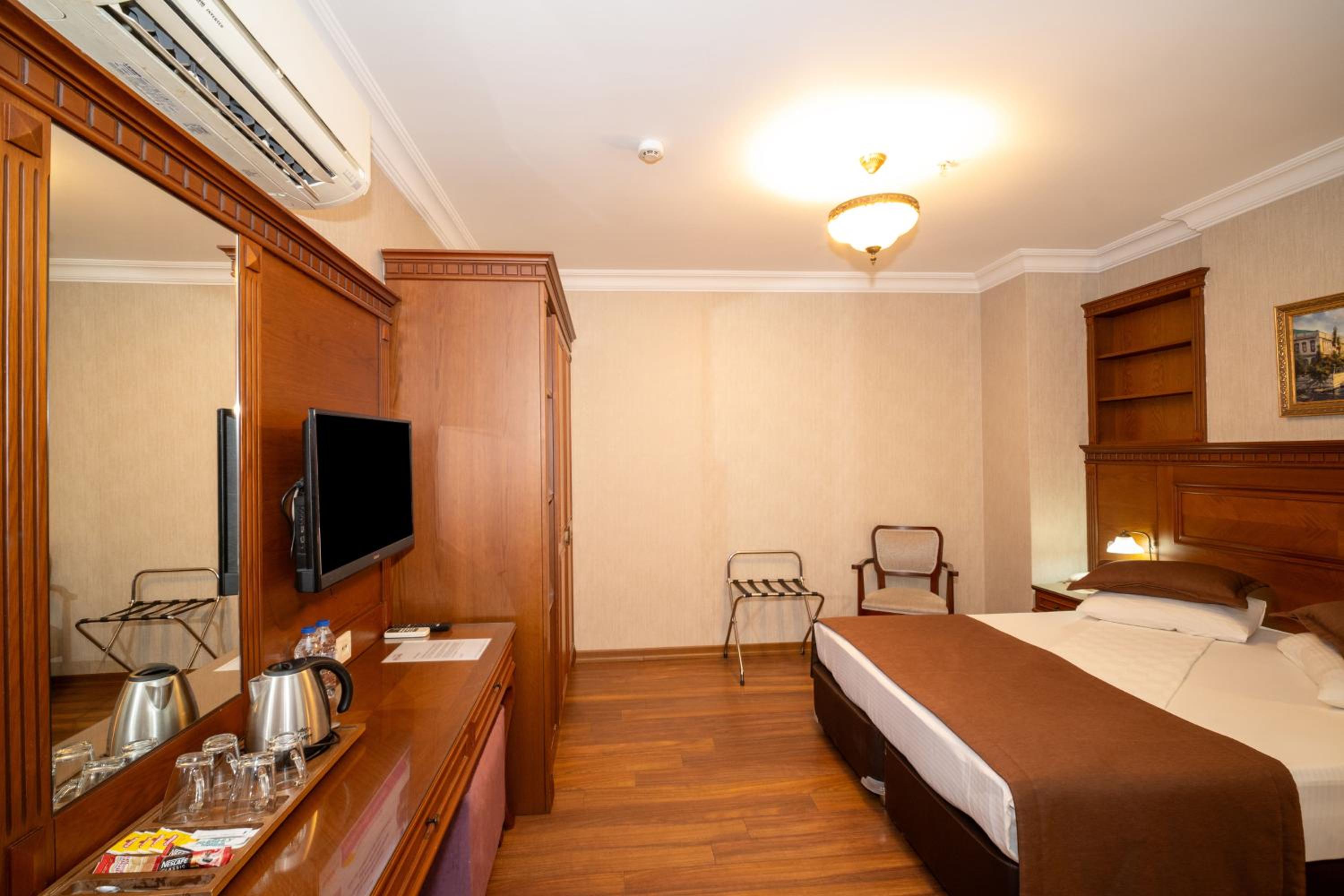 Standard Double Room photo 2