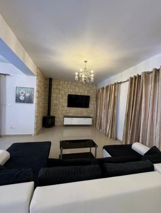 Three-Bedroom Villa photo 1