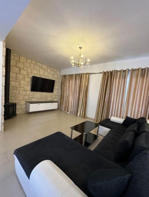 Three-Bedroom Villa photo 3