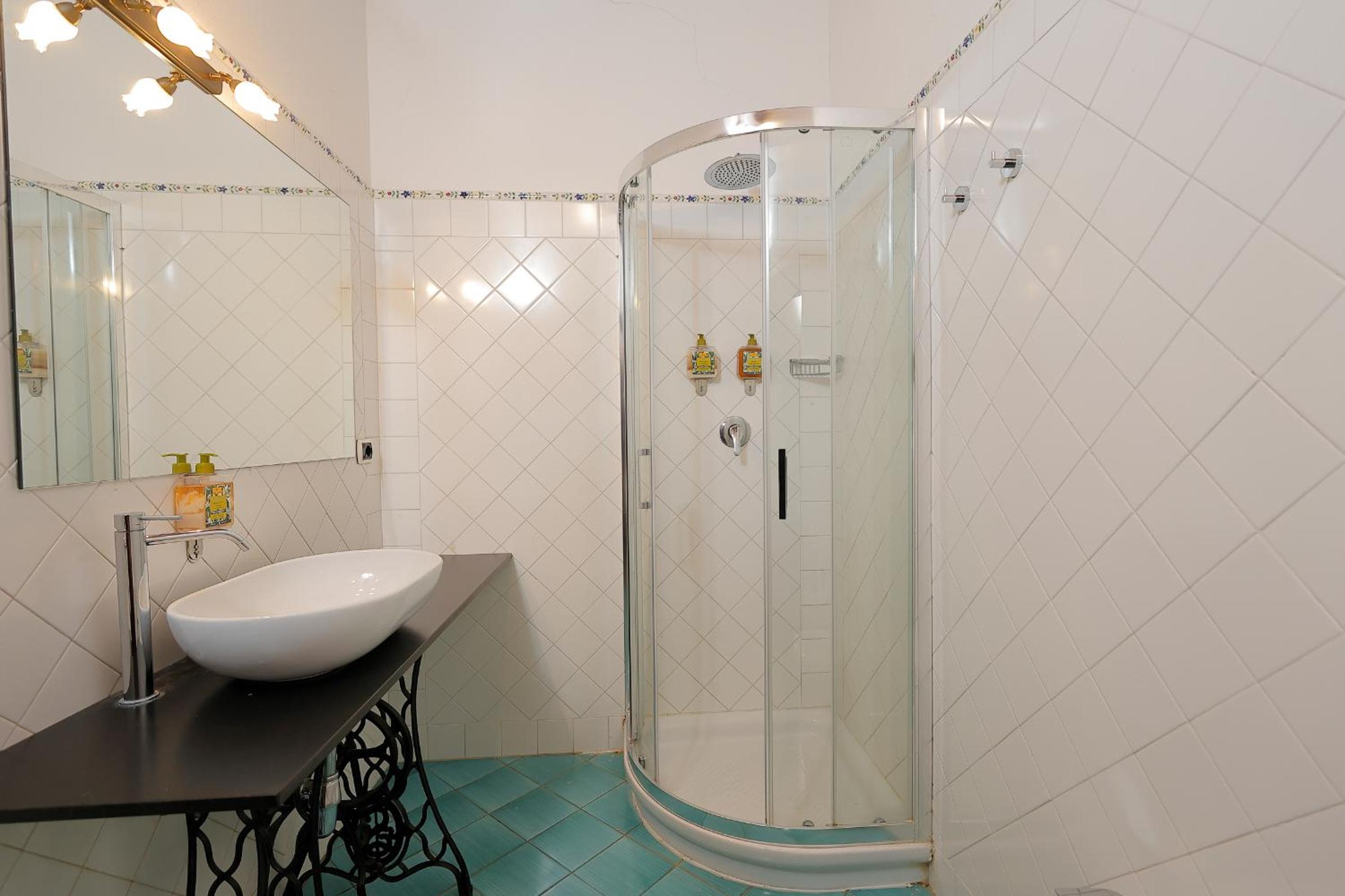 Deluxe Double Room - Photo 8