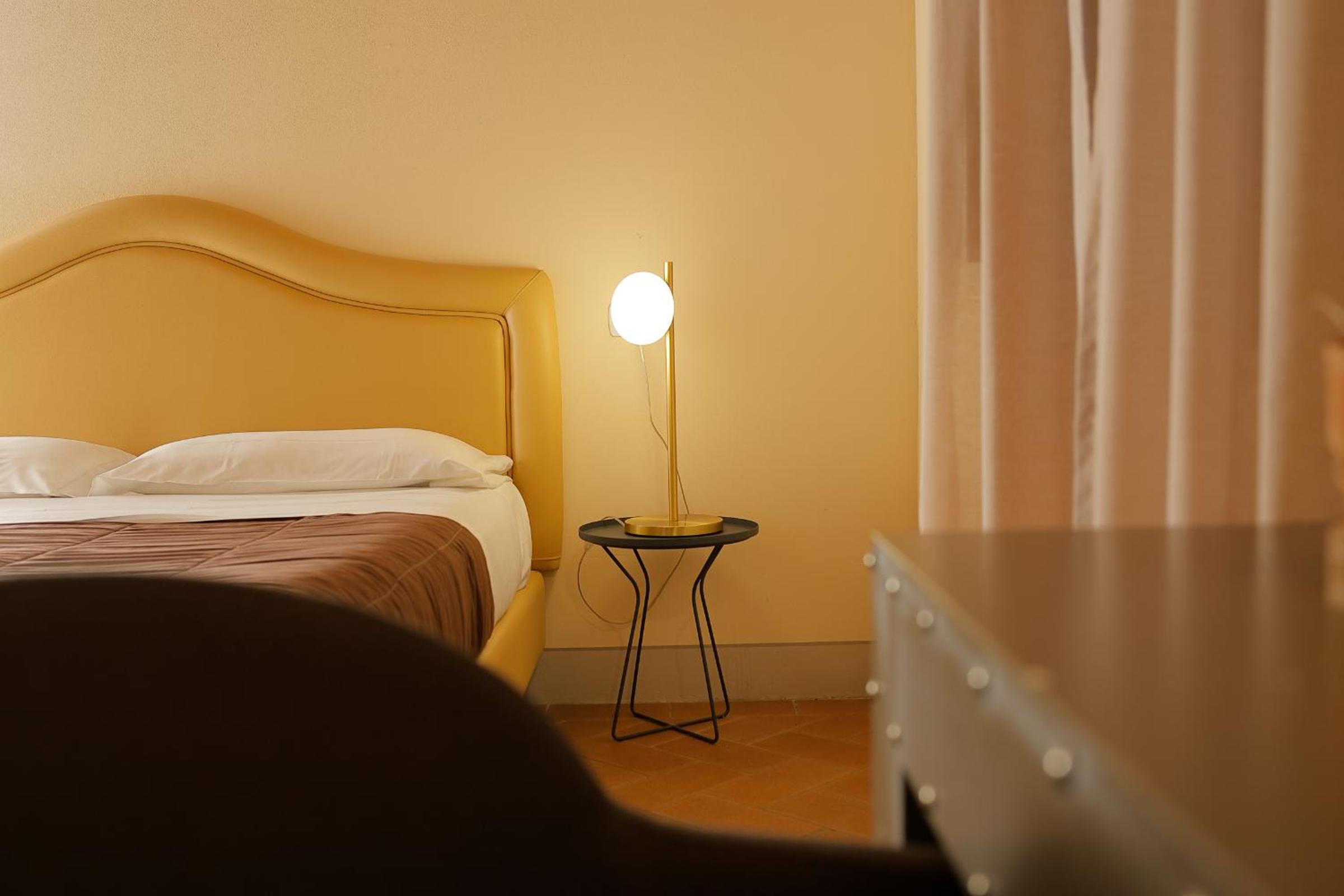 Deluxe Double Room - Photo 9