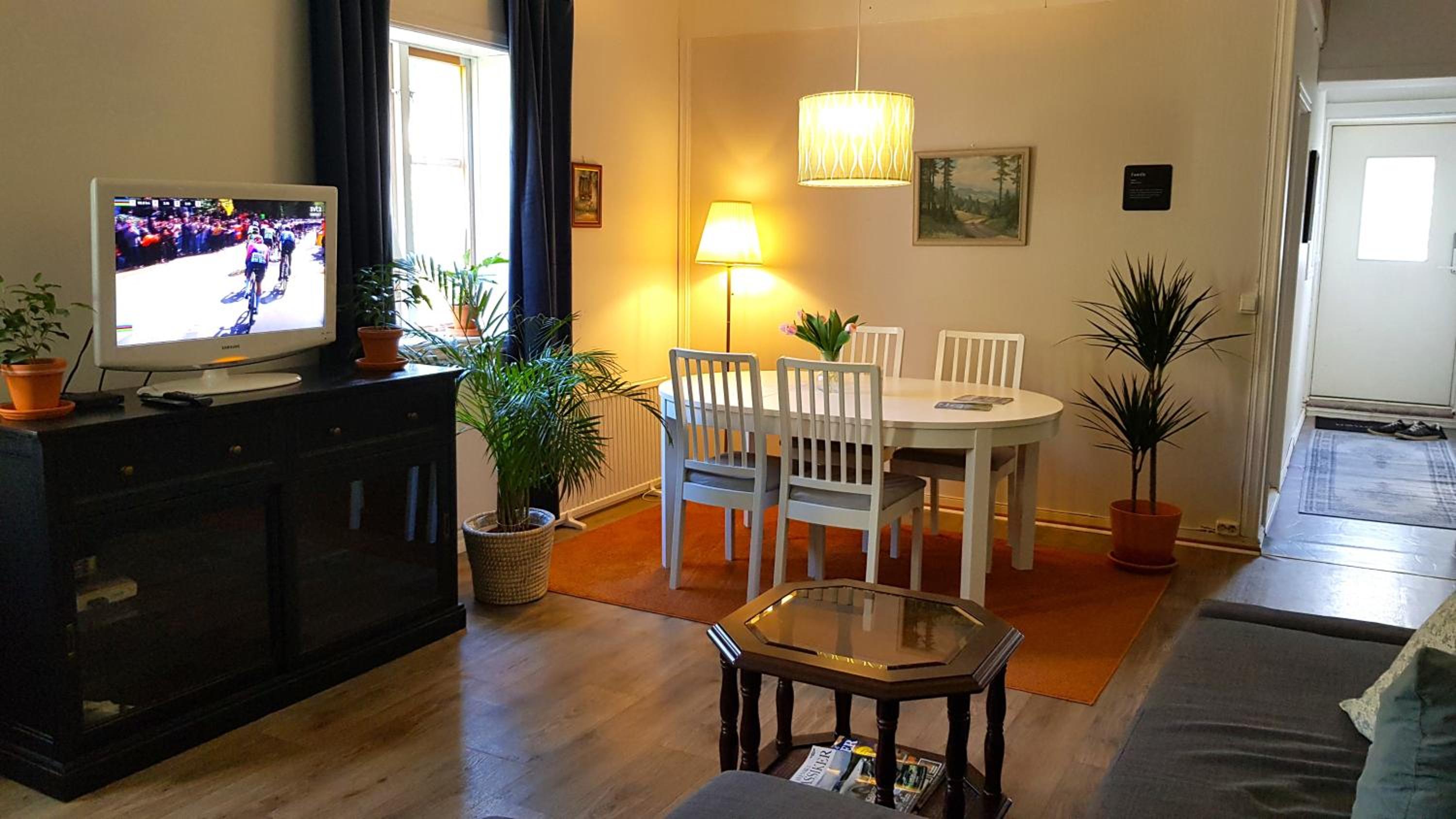 One-Bedroom Apartment - Photo 8