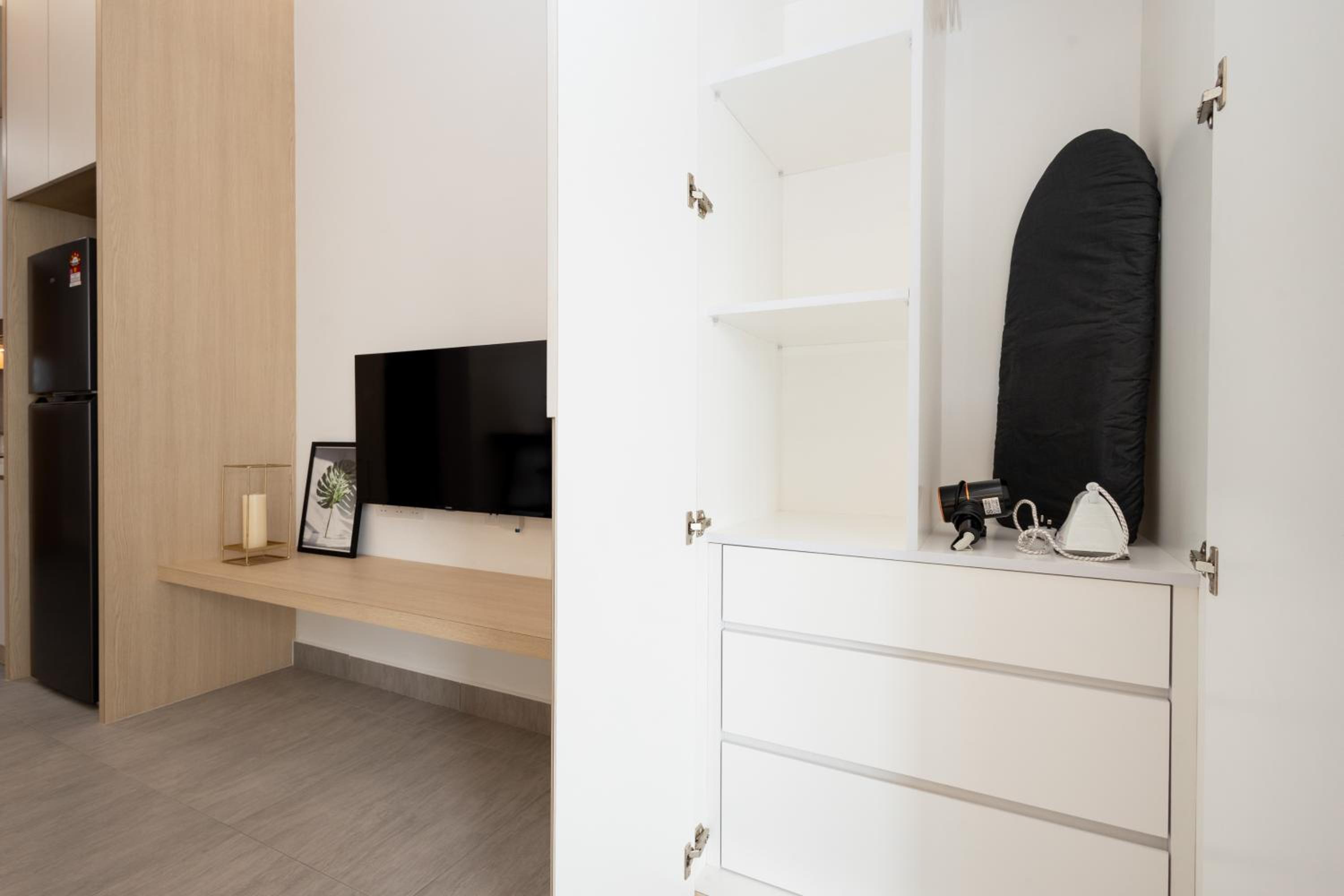 Deluxe Queen Suite - Photo 7