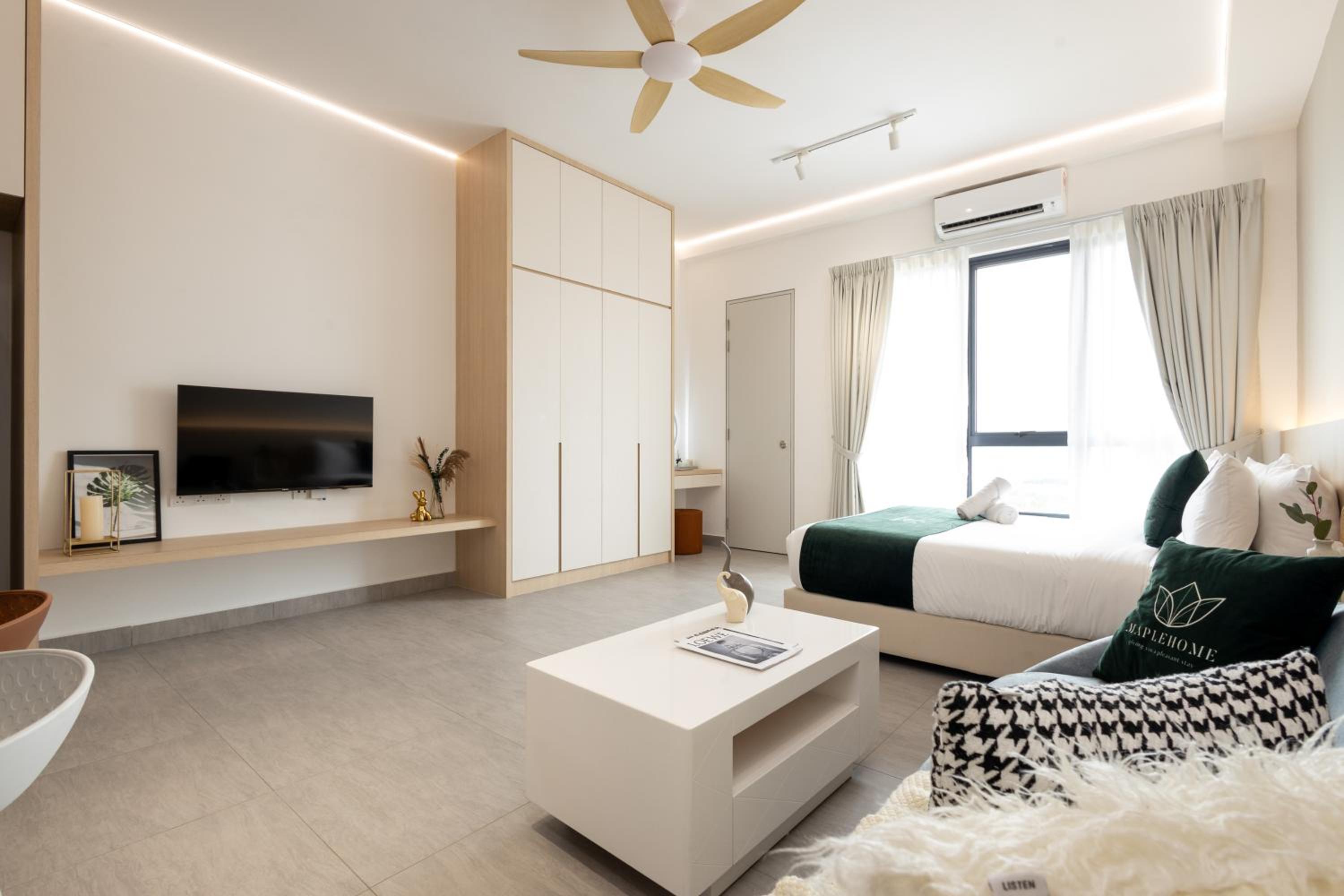 Deluxe Queen Suite - Photo 1