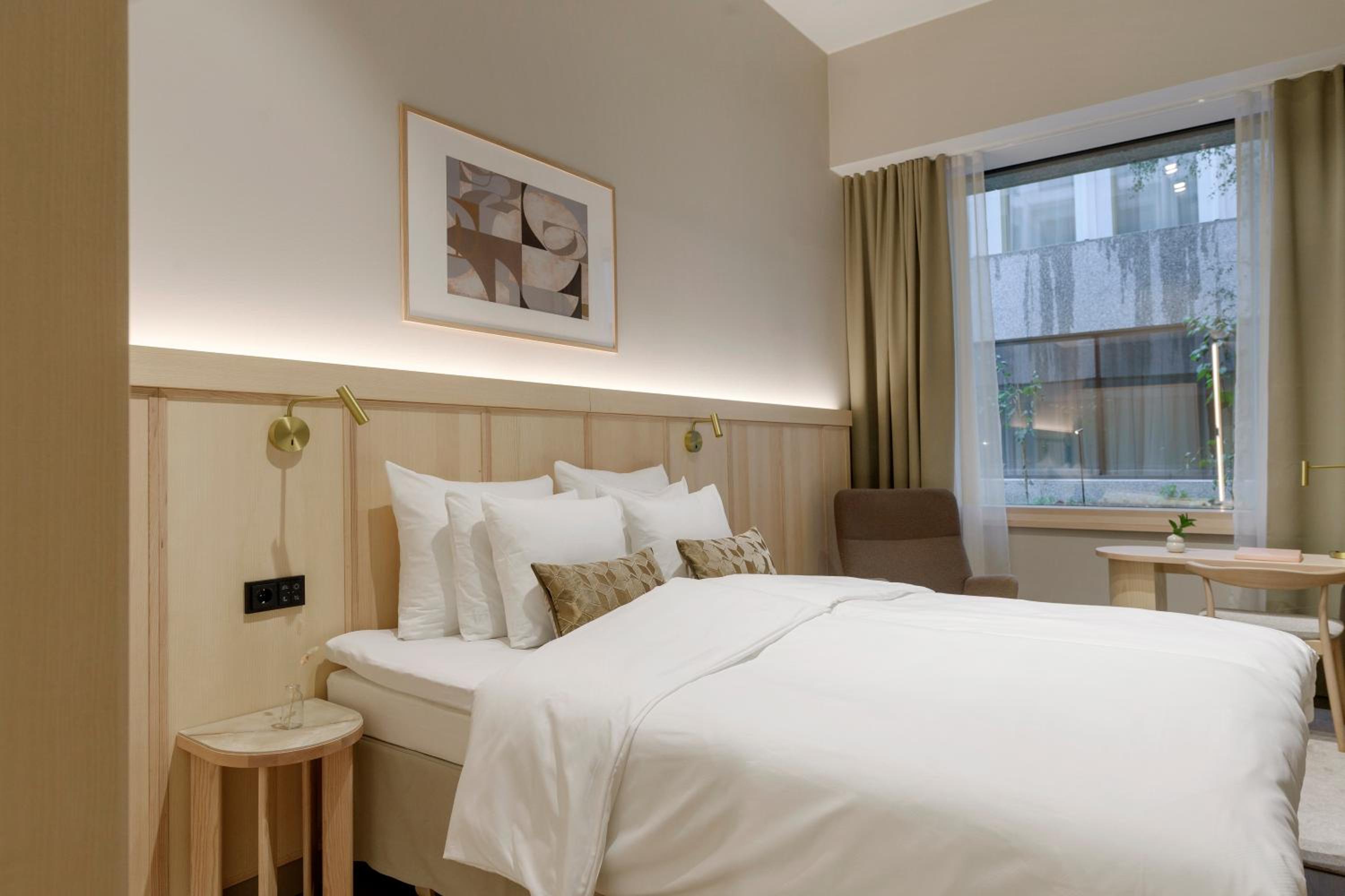 Standard Queen Room - Photo 1