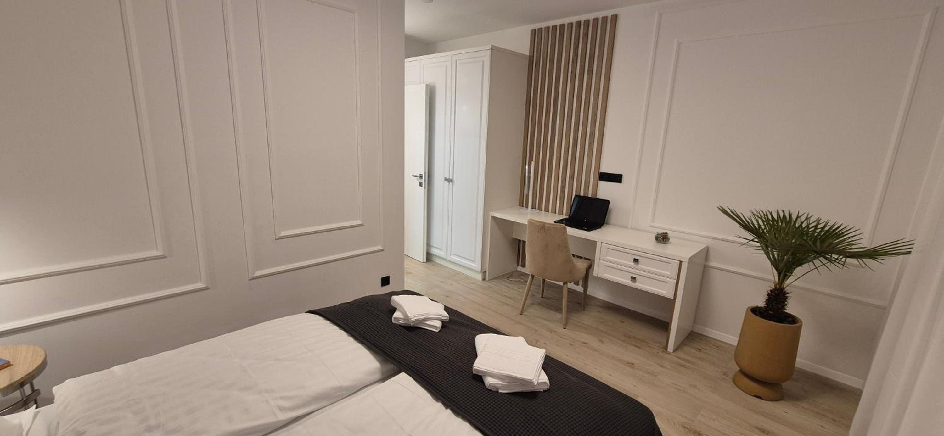 Deluxe Room (2 Adults + 1 Child)